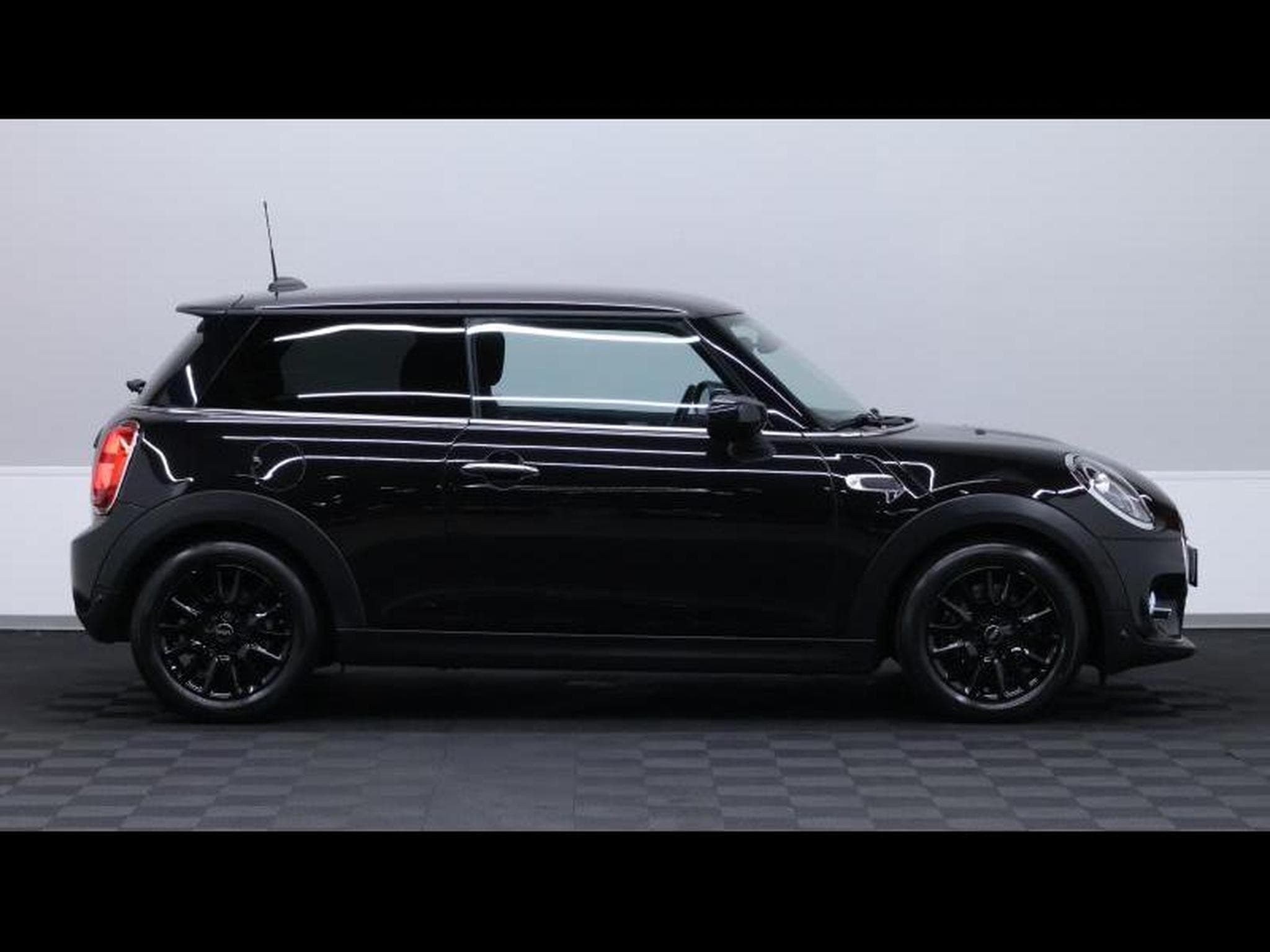 MINI Cooper 1.5 102ch steptronic (2020) - Photo 4