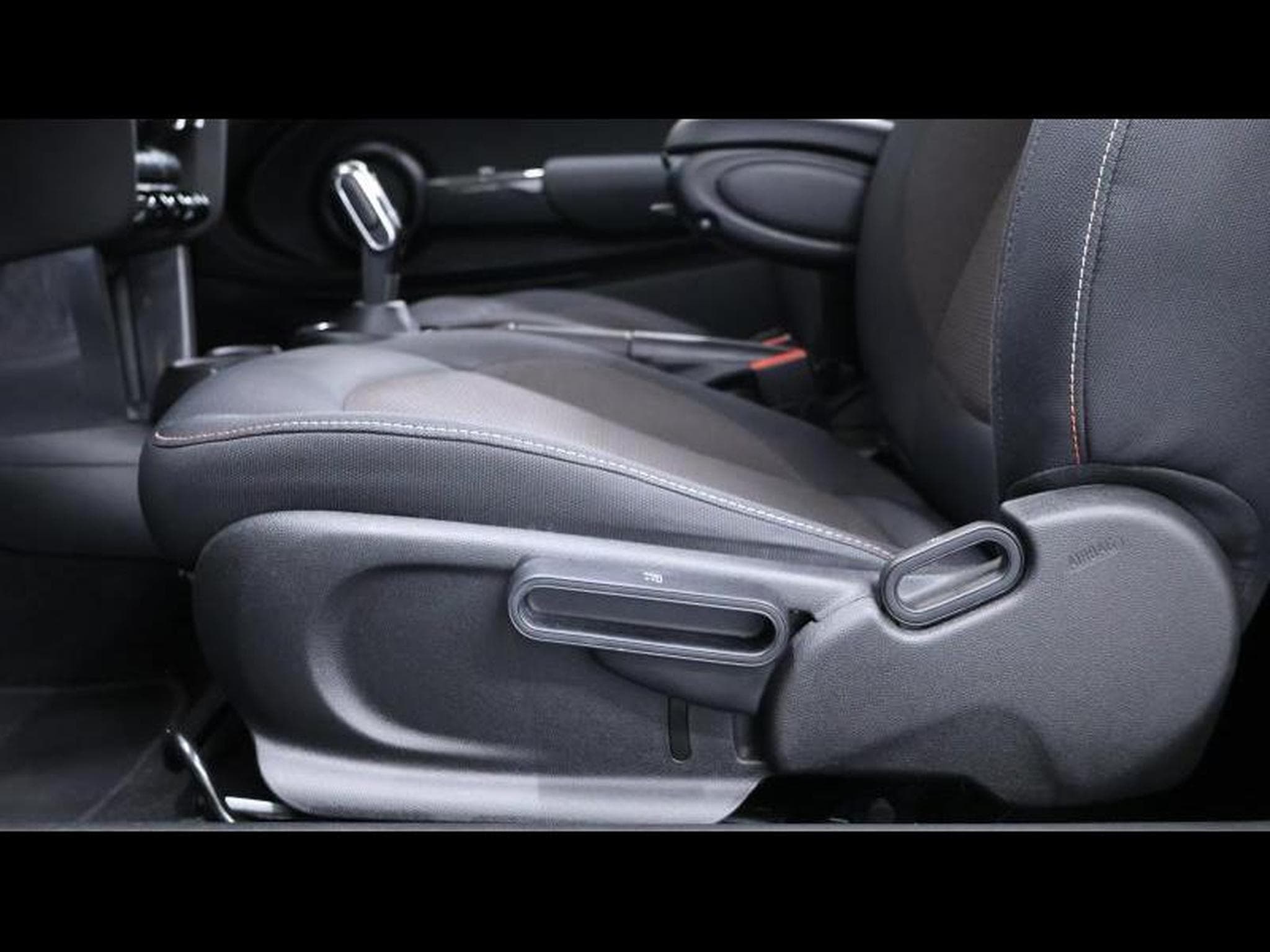 MINI Cooper 1.5 102ch steptronic (2020) - Photo 26