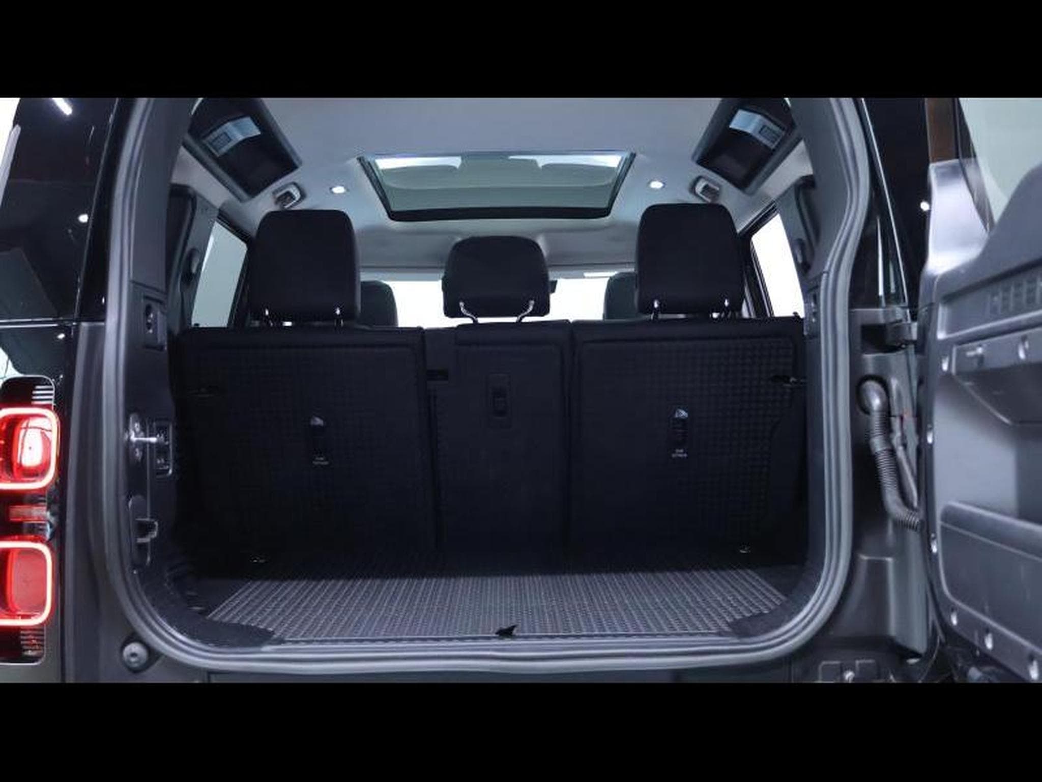 Land-Rover Defender D250 XS Edition Auto (2023) - Photo 7