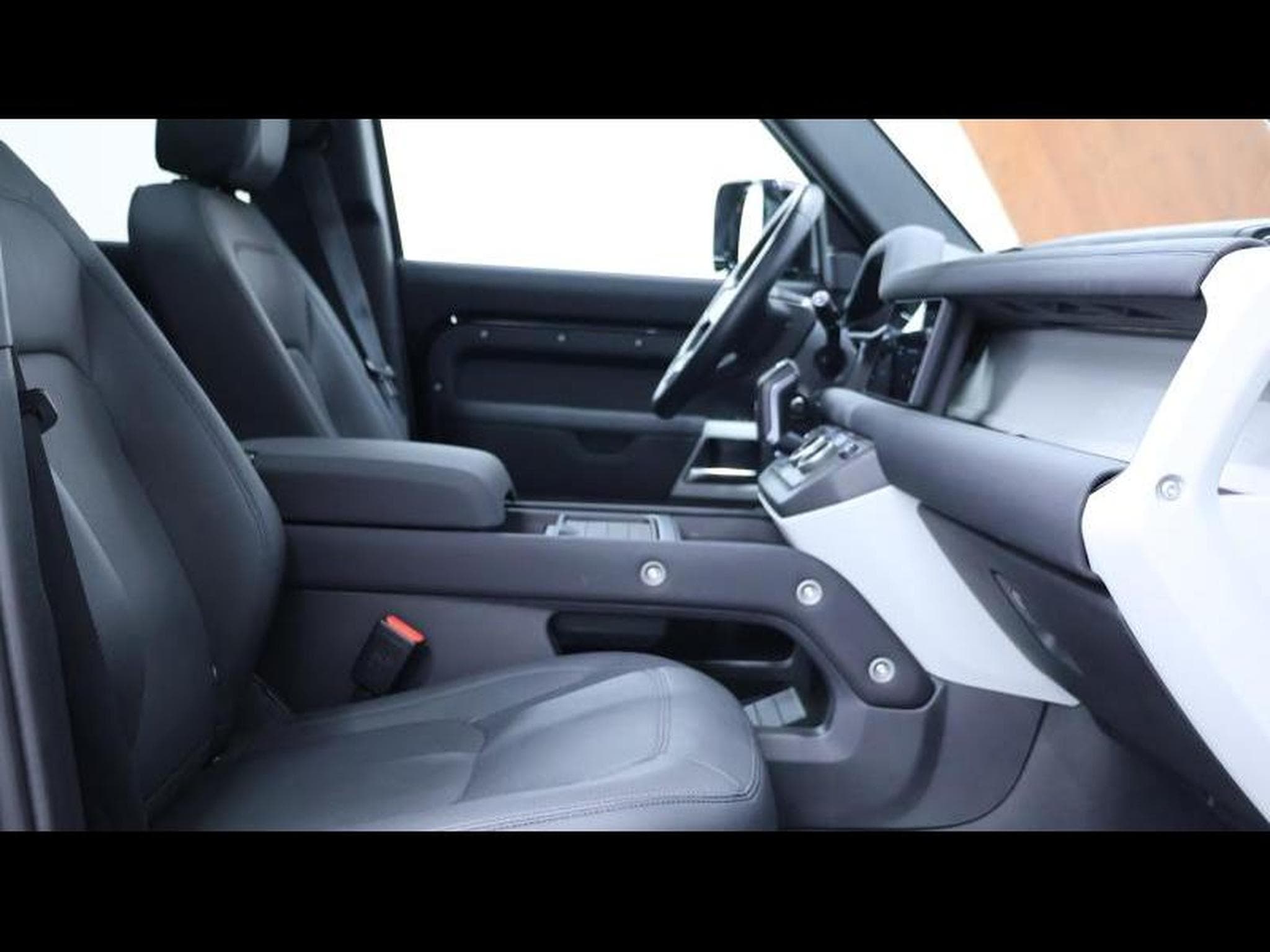 Land-Rover Defender D250 XS Edition Auto (2023) - Photo 12
