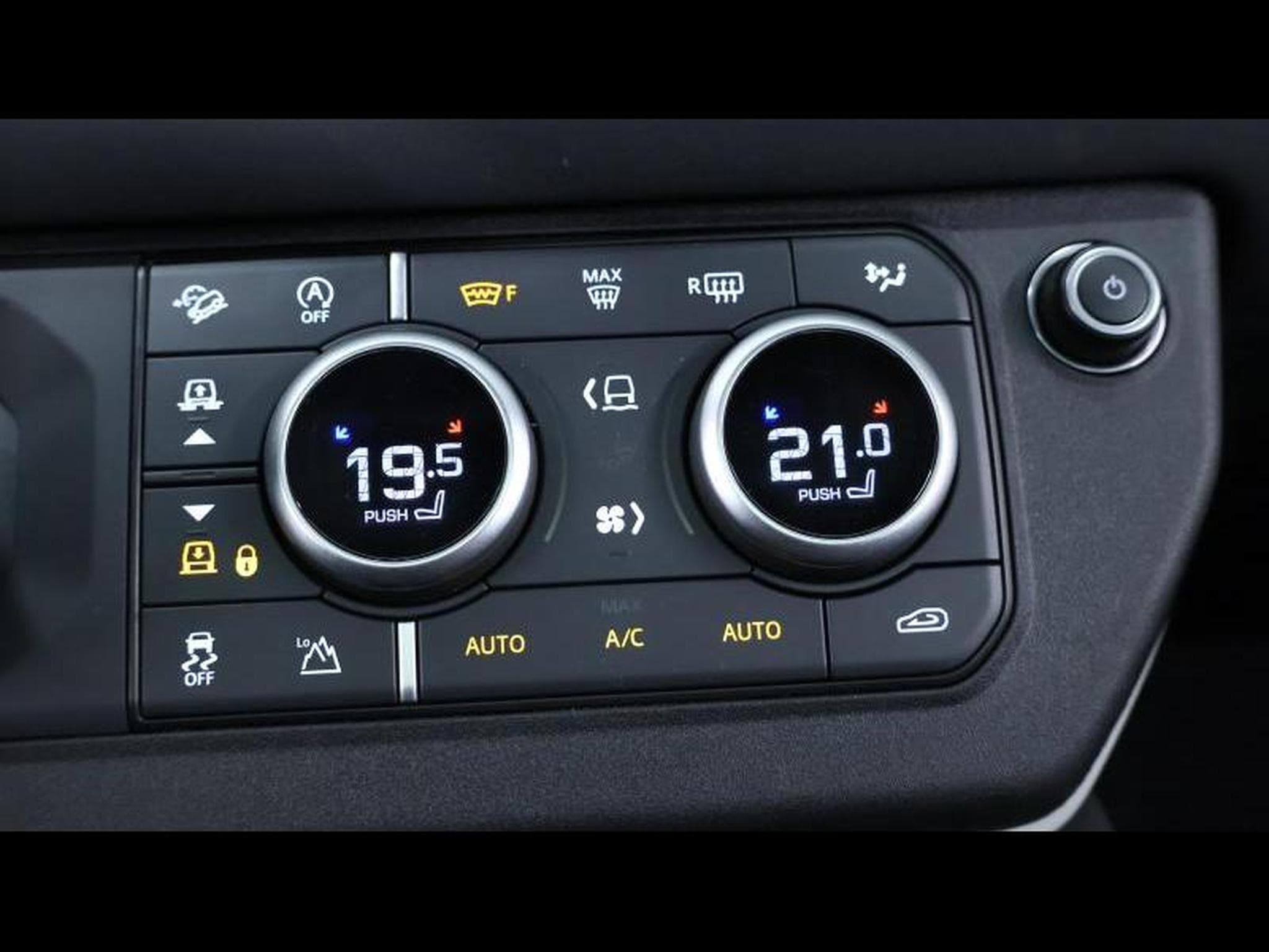 Land-Rover Defender D250 XS Edition Auto (2023) - Photo 21