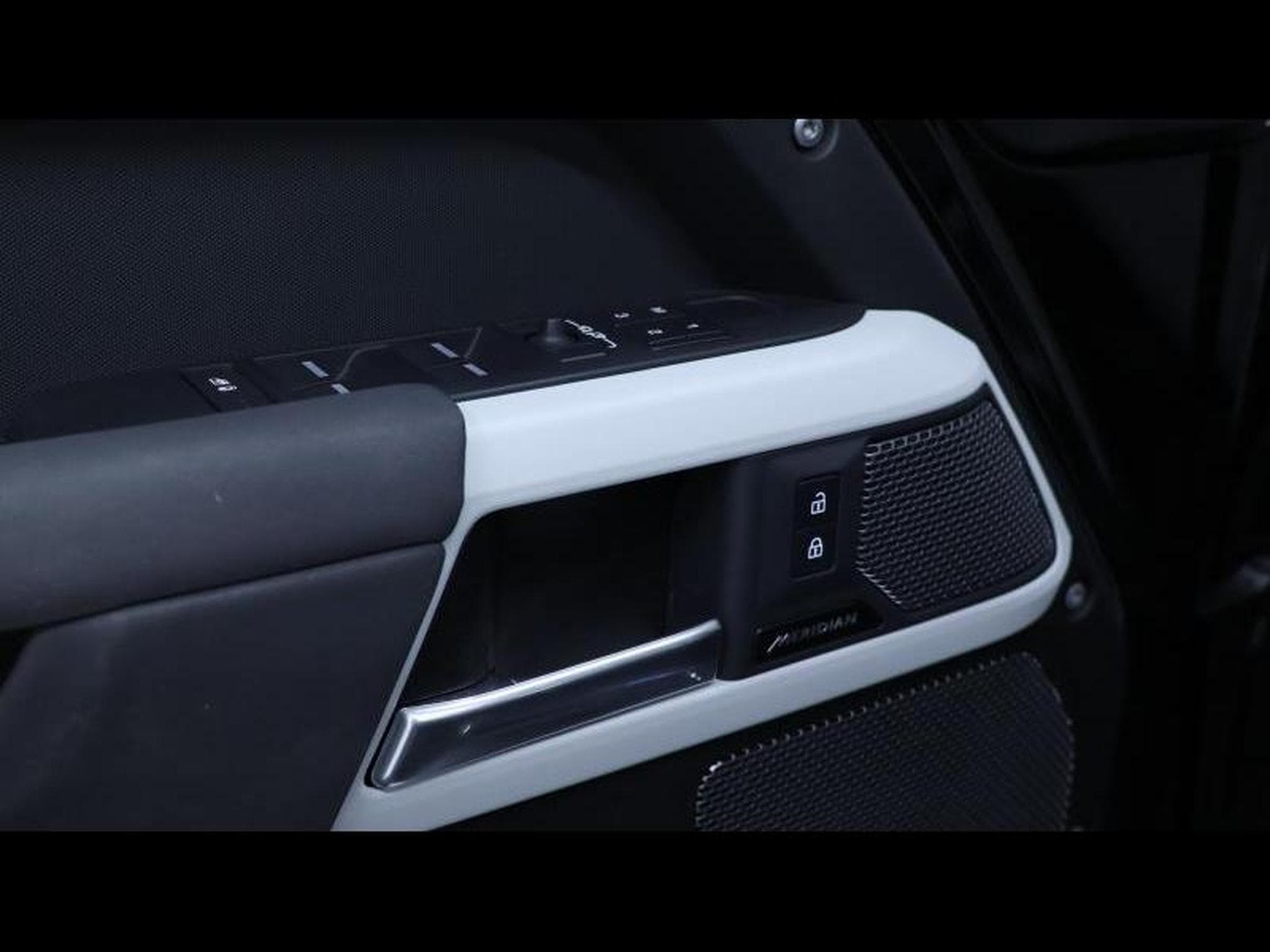 Land-Rover Defender D250 XS Edition Auto (2023) - Photo 27
