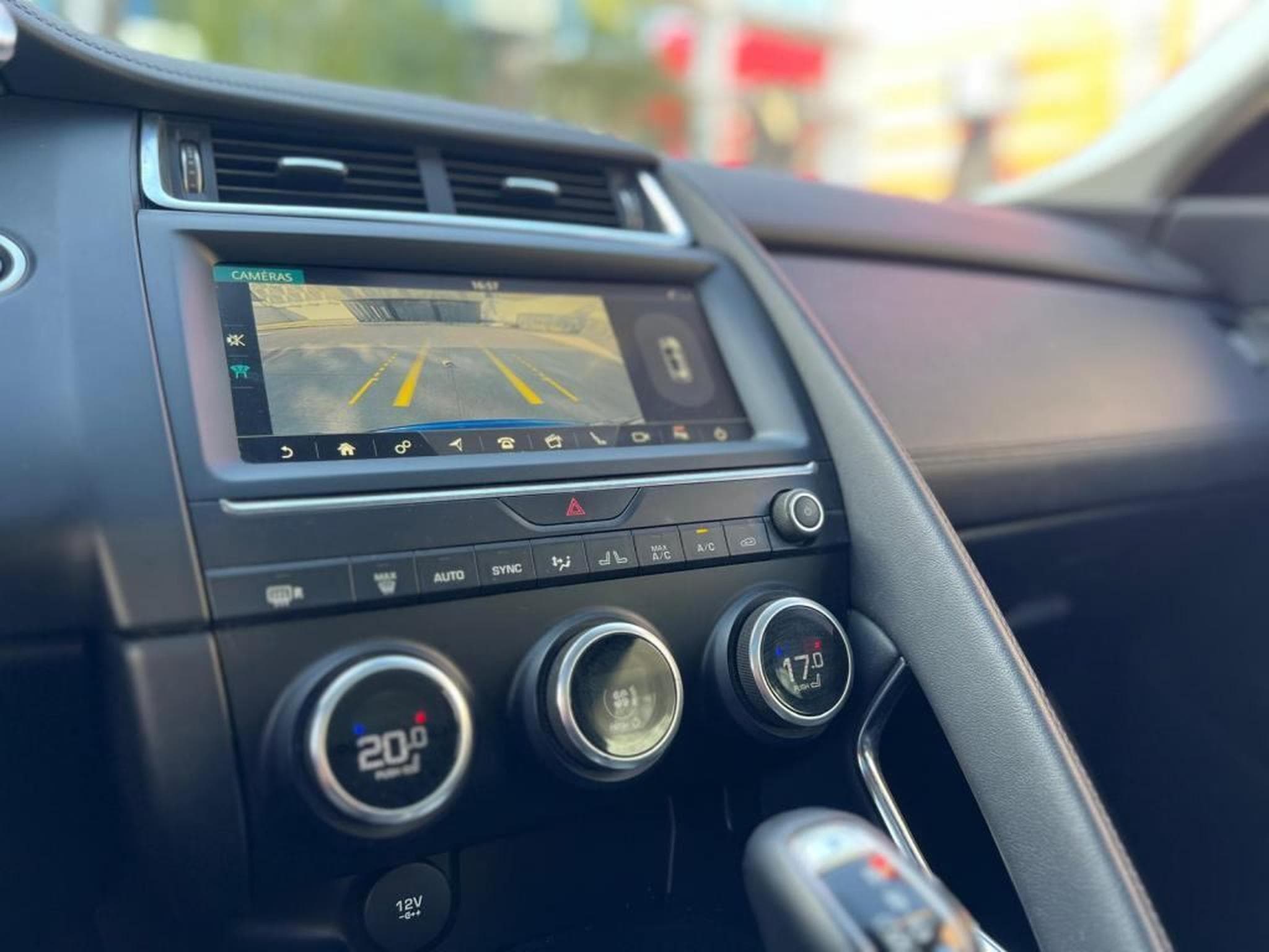 Jaguar E-Pace Automatique / Toit Panoramique (2018) - Photo 17