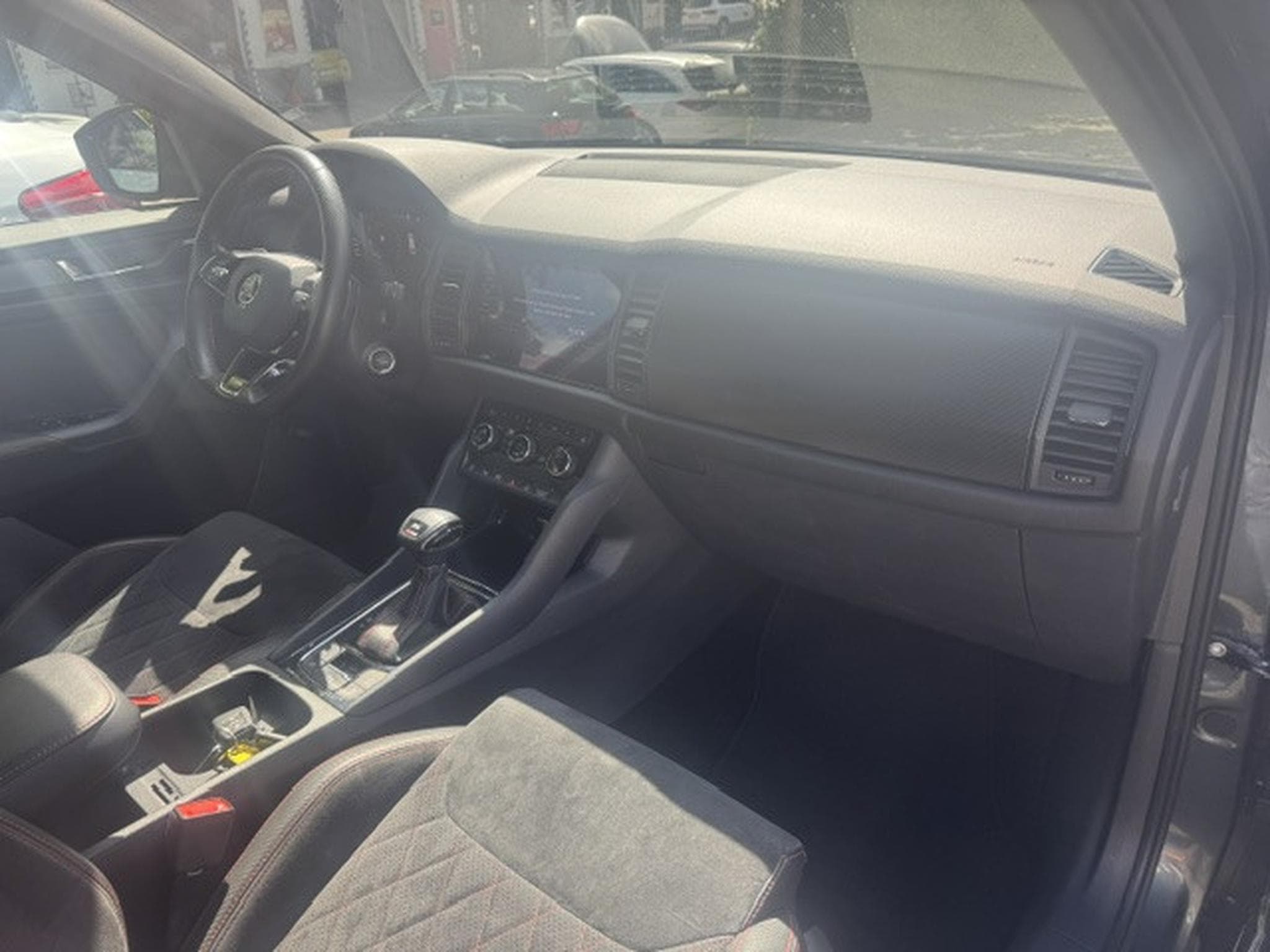 Skoda Kodiaq SKODA KODIAQ RS PANORAMA LEDER KEYLESS STANDHEIZUNG AHK (2020) - Foto 5