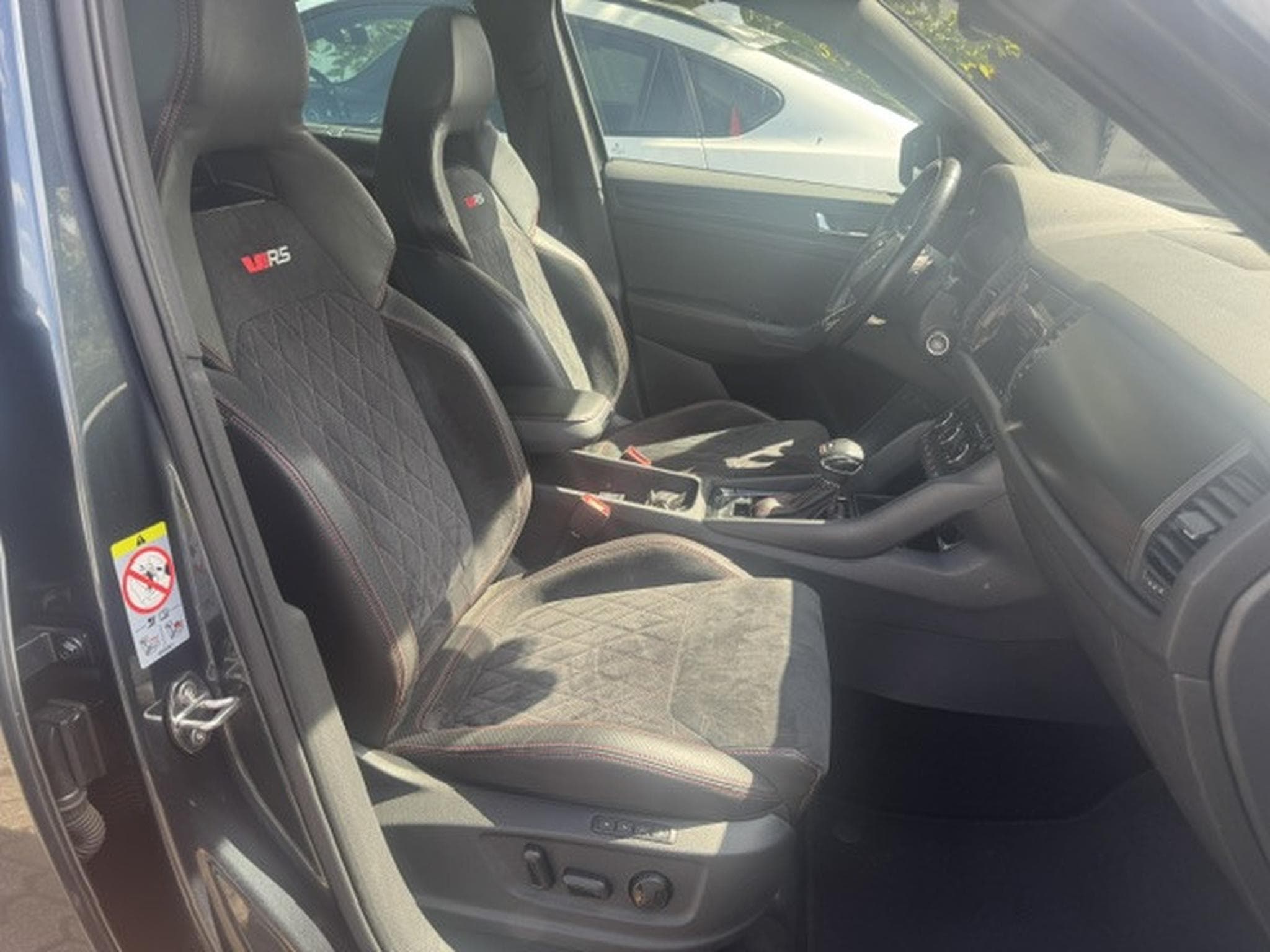 Skoda Kodiaq SKODA KODIAQ RS PANORAMA LEDER KEYLESS STANDHEIZUNG AHK (2020) - Foto 4