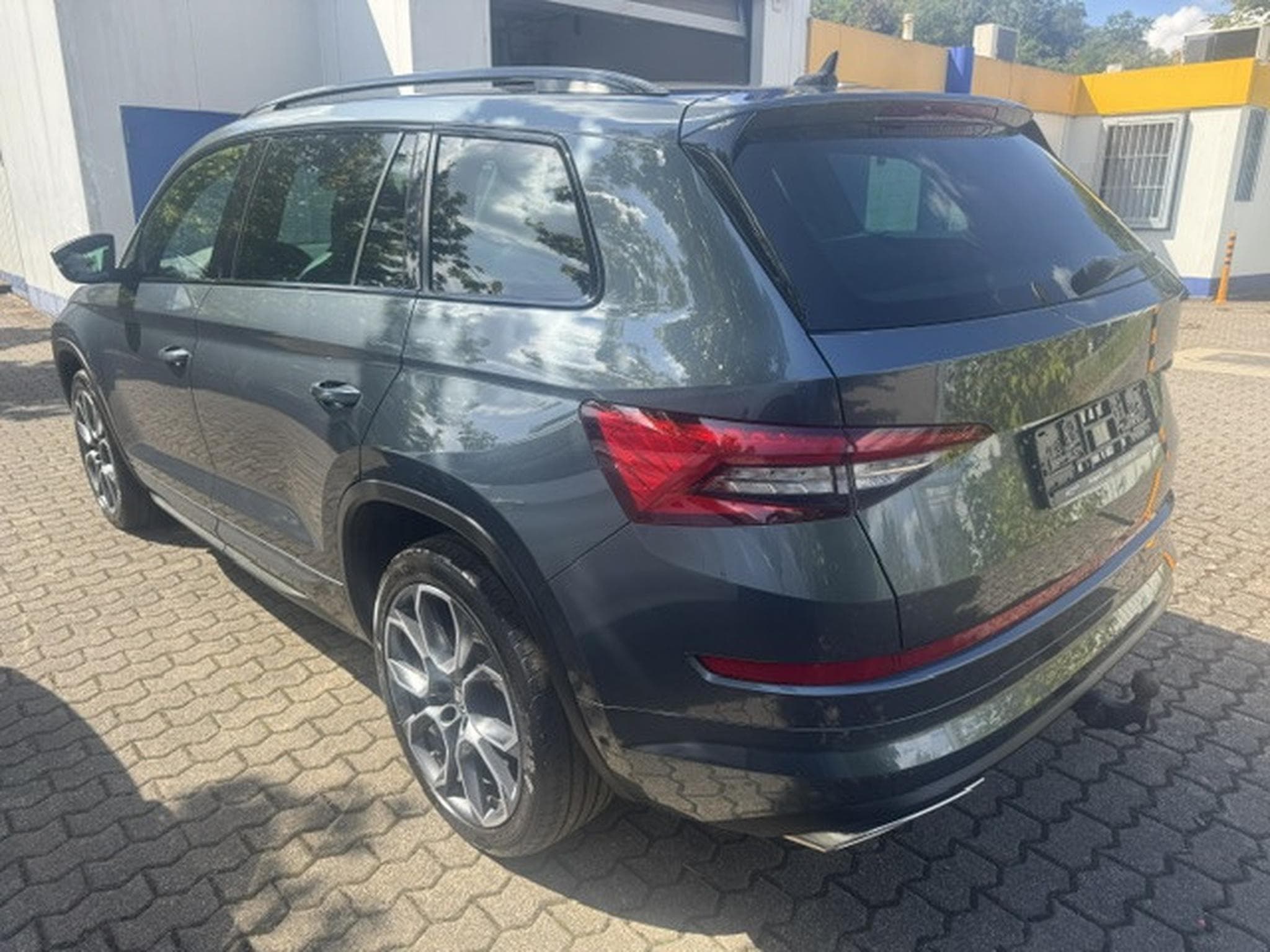 Skoda Kodiaq SKODA KODIAQ RS PANORAMA LEDER KEYLESS STANDHEIZUNG AHK (2020) - Foto 9