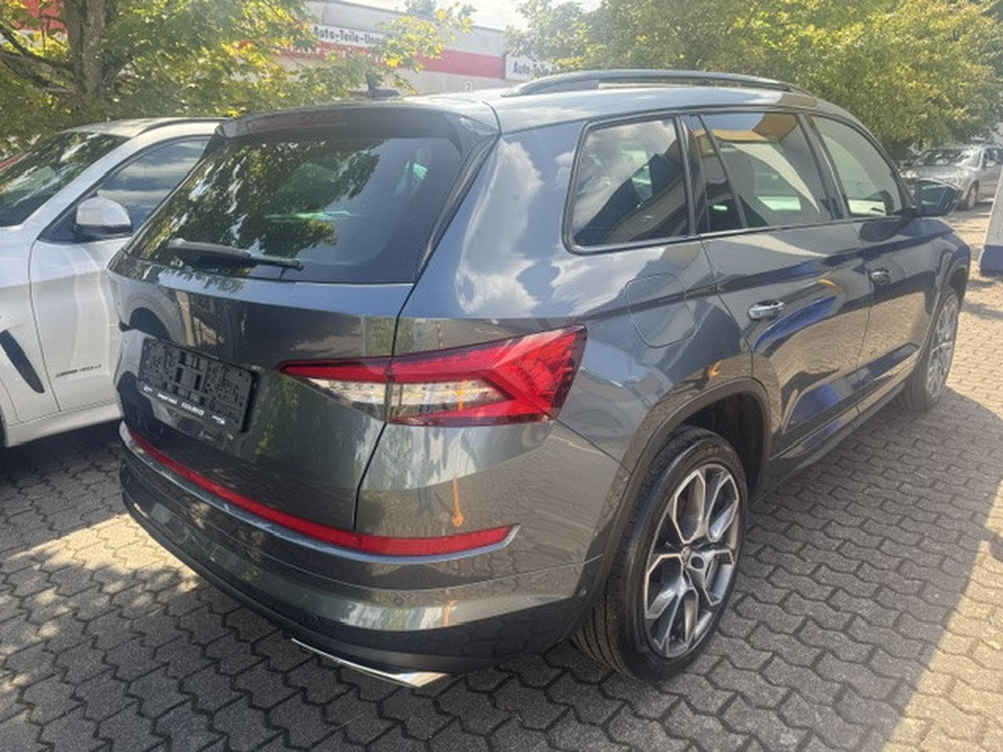 Skoda Kodiaq SKODA KODIAQ RS PANORAMA LEDER KEYLESS STANDHEIZUNG AHK (2020) - Foto 12