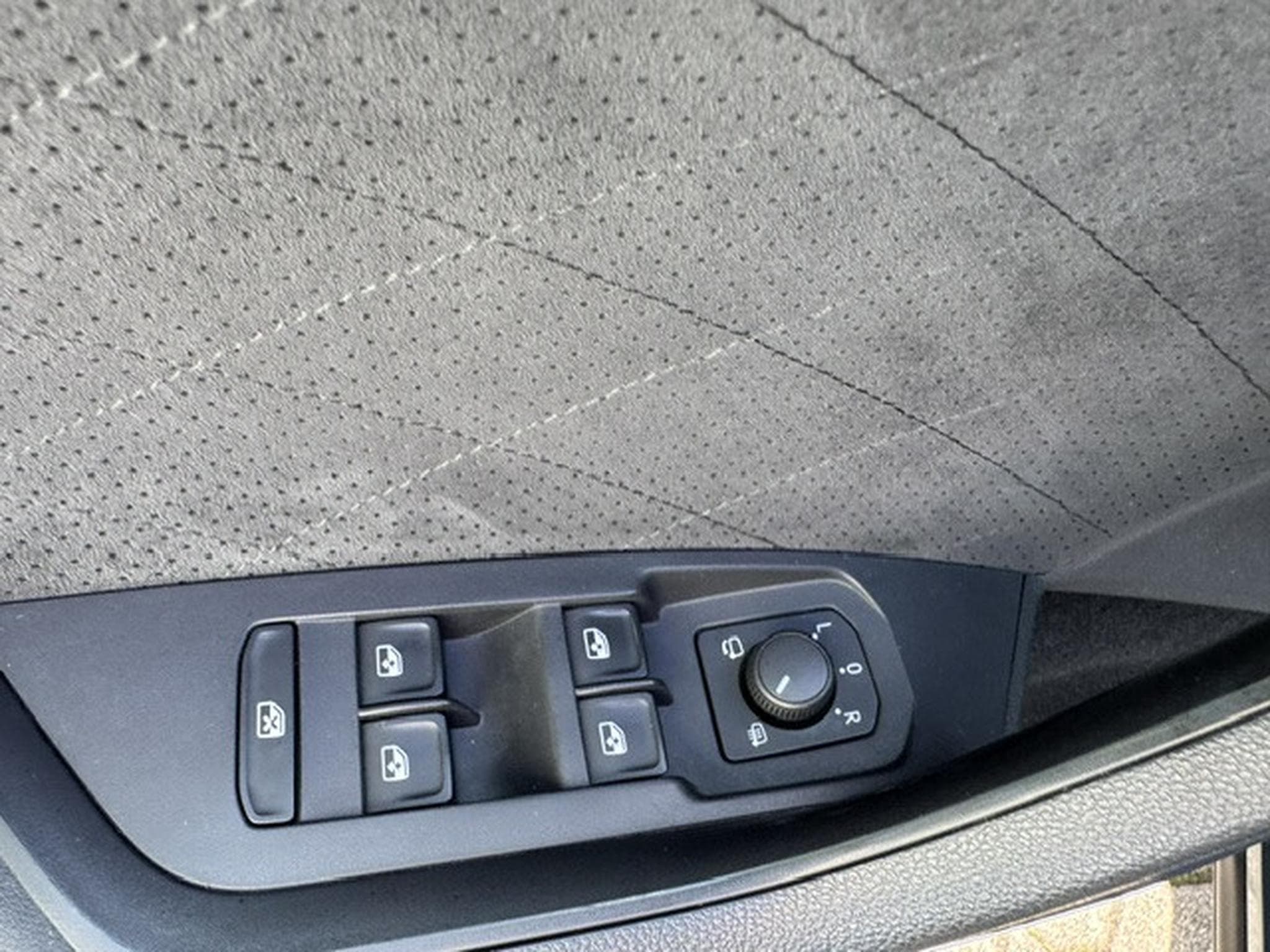 Skoda Kodiaq SKODA KODIAQ RS PANORAMA LEDER KEYLESS STANDHEIZUNG AHK (2020) - Foto 16