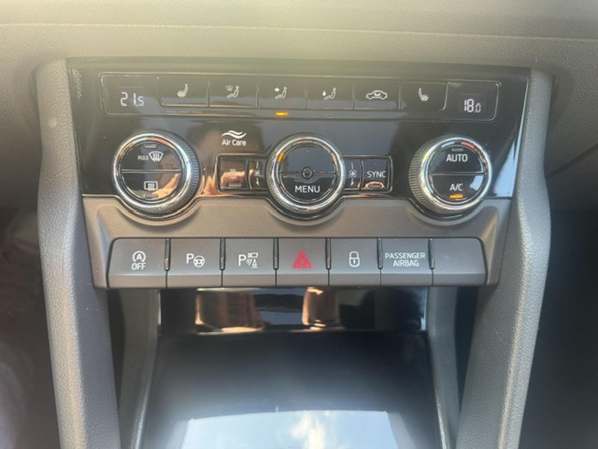 Skoda Kodiaq SKODA KODIAQ RS PANORAMA LEDER KEYLESS STANDHEIZUNG AHK (2020) - Foto 23
