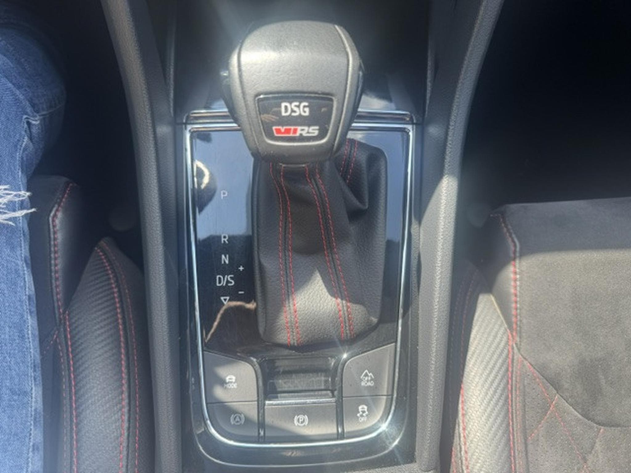 Skoda Kodiaq SKODA KODIAQ RS PANORAMA LEDER KEYLESS STANDHEIZUNG AHK (2020) - Foto 24