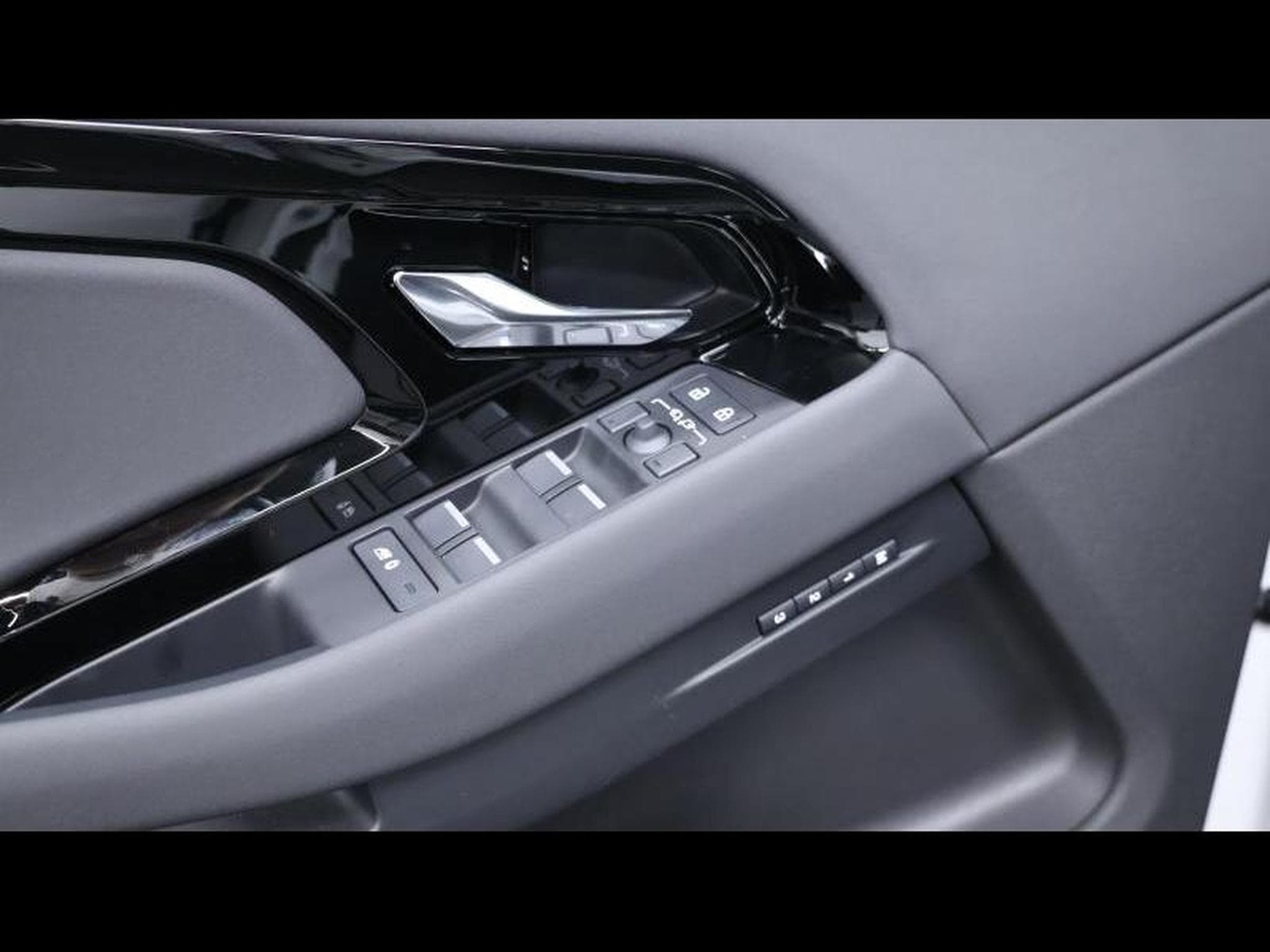 Land-Rover Range Rover Evoque P160 S (2026) - Photo 25