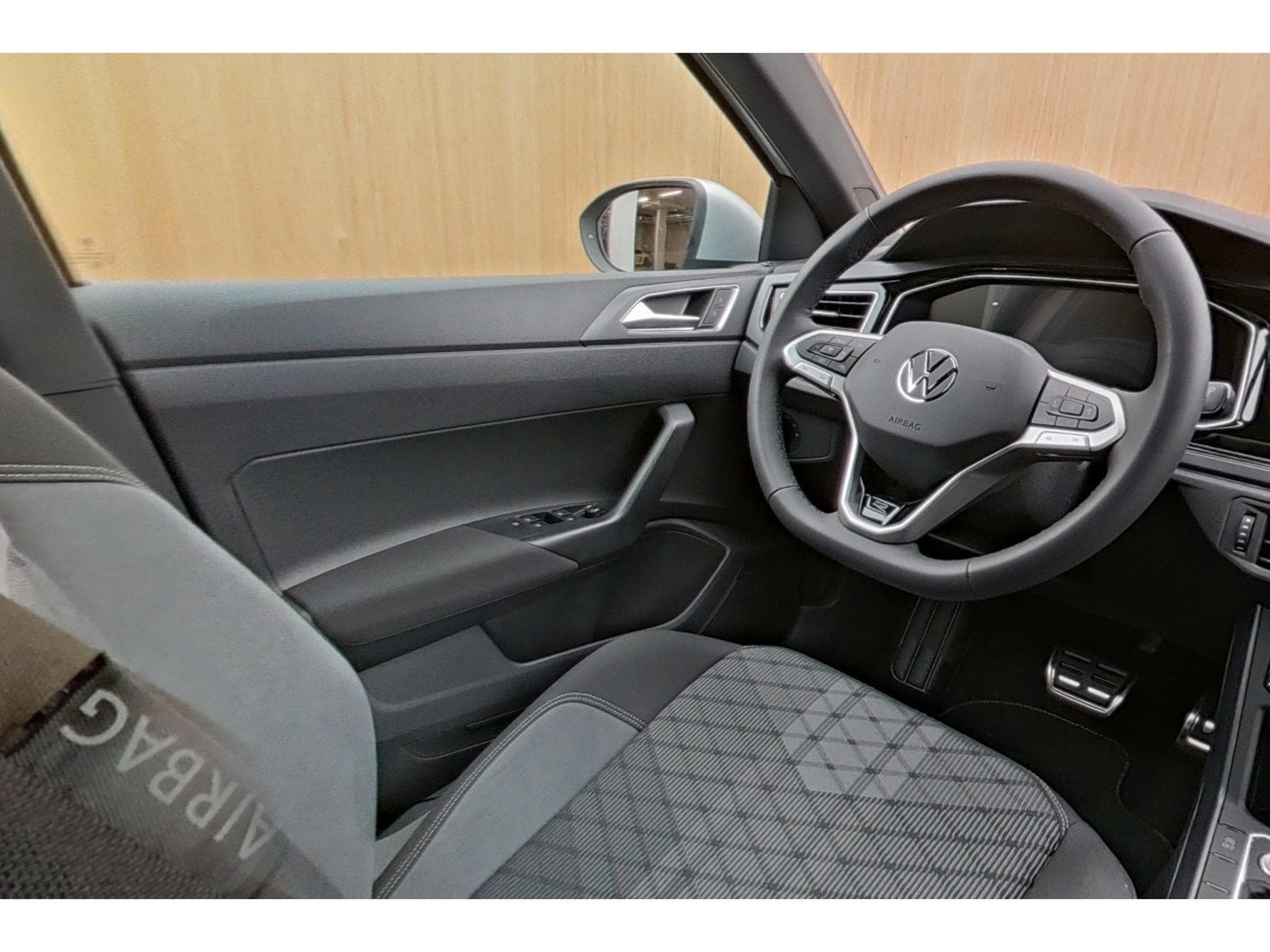 VW Taigo R-line 1.5 TSI 110KW-150CV DSG7 - Attelage - Jantes 18" - (2026) - Photo 10