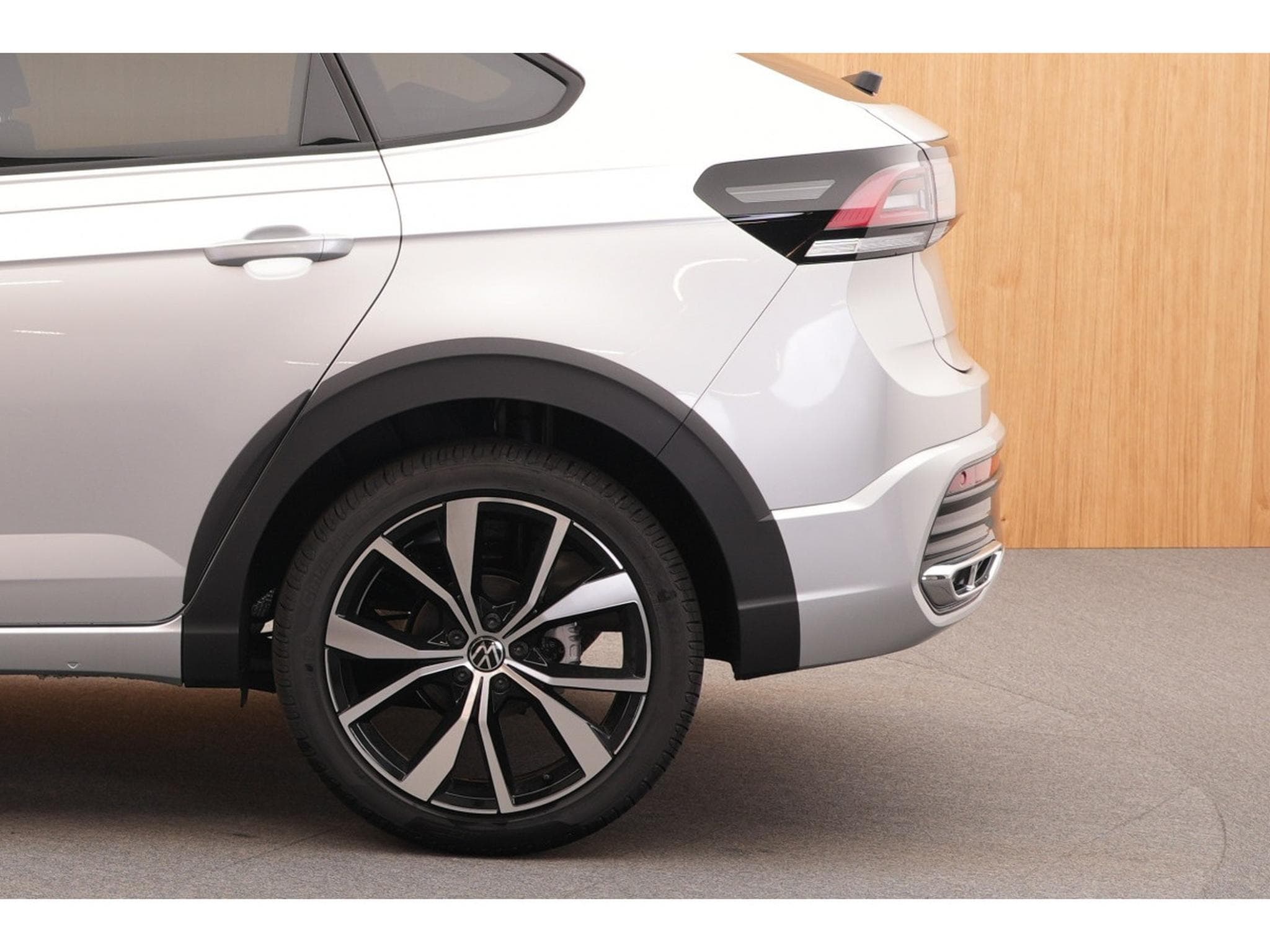VW Taigo R-line 1.5 TSI 110KW-150CV DSG7 - Attelage - Jantes 18" - (2026) - Photo 15