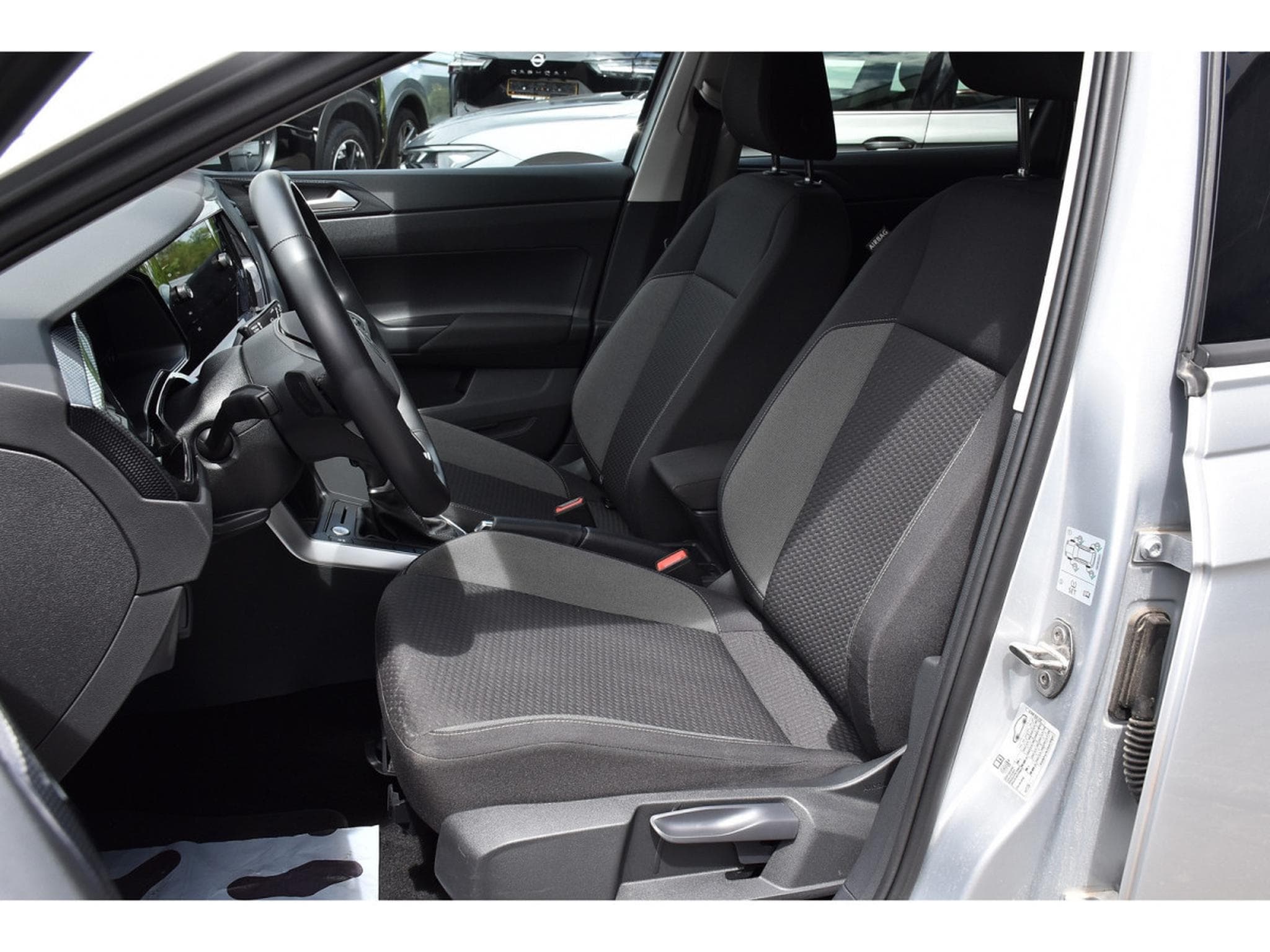 VW Taigo 1.0 TSI Life DSG ACC TRAVEL CAM KEYLESS JA17 1° MAIN (2025) - Foto 6