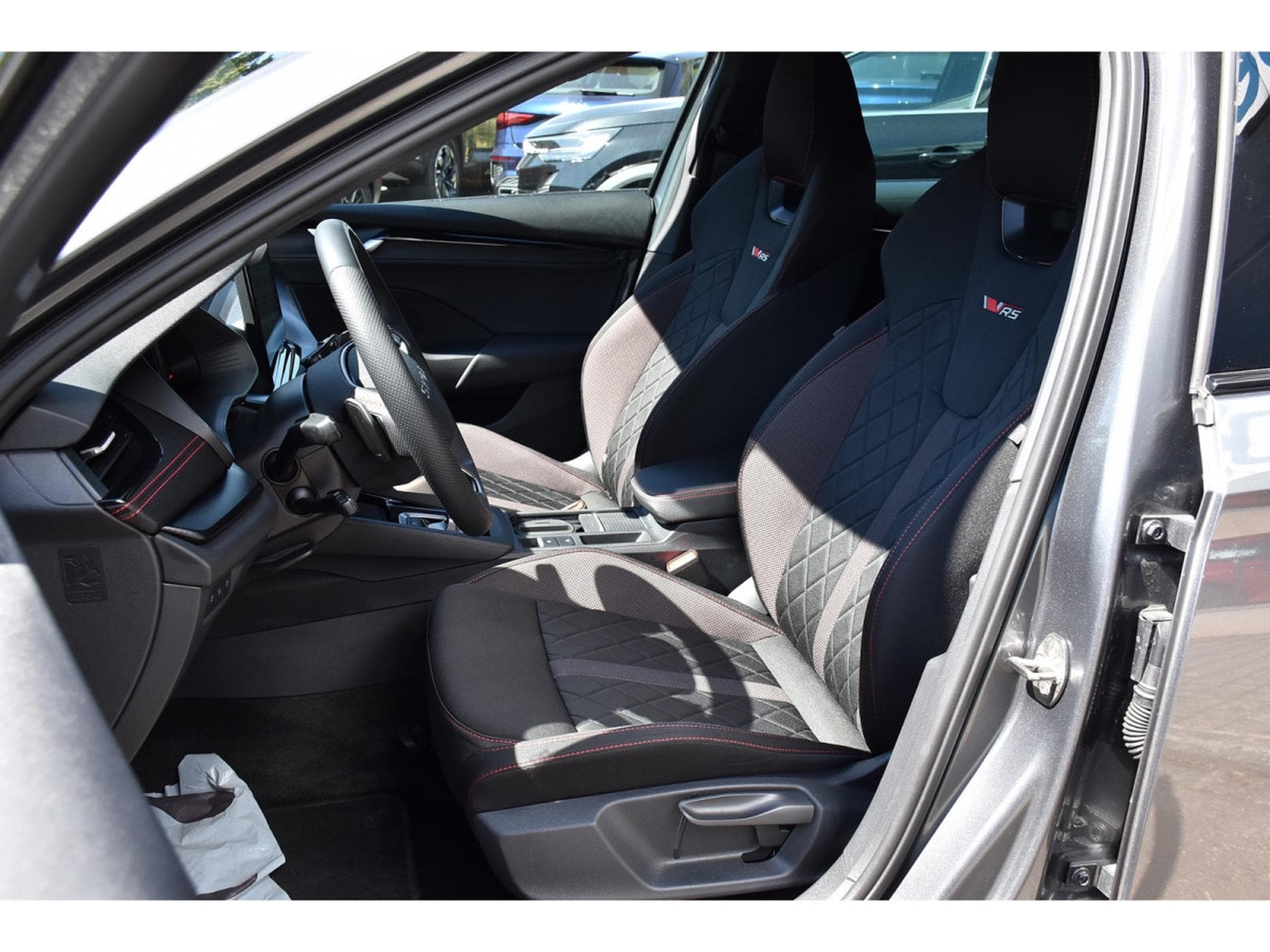 Skoda Octavia Combi 2.0 TSI RS DSG TRAVEL SIDE ATT RMQ 1° MAIN (2025) - Foto 6