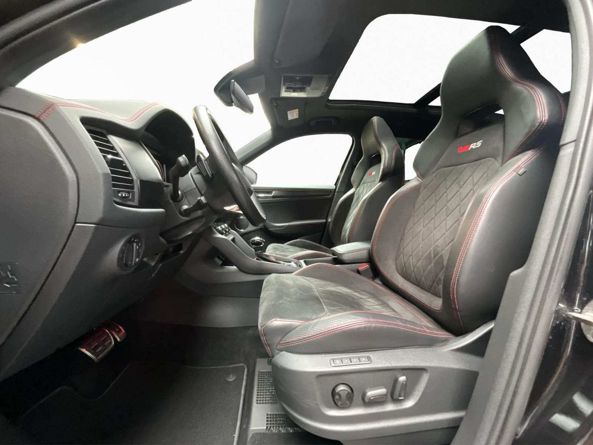 Skoda Kodiaq RS+DSG+4x4+Pano+AHK+Soundsytem+RearView (2024) - Foto 9