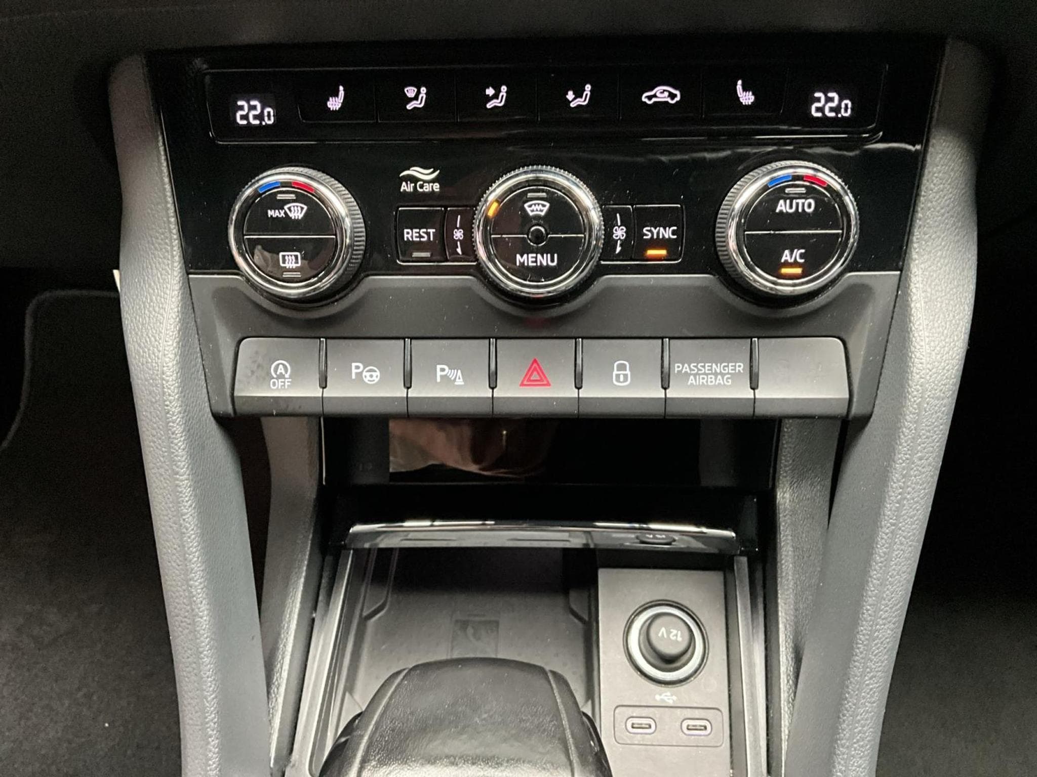 Skoda Kodiaq RS+DSG+4x4+Pano+AHK+Soundsytem+RearView (2024) - Foto 22