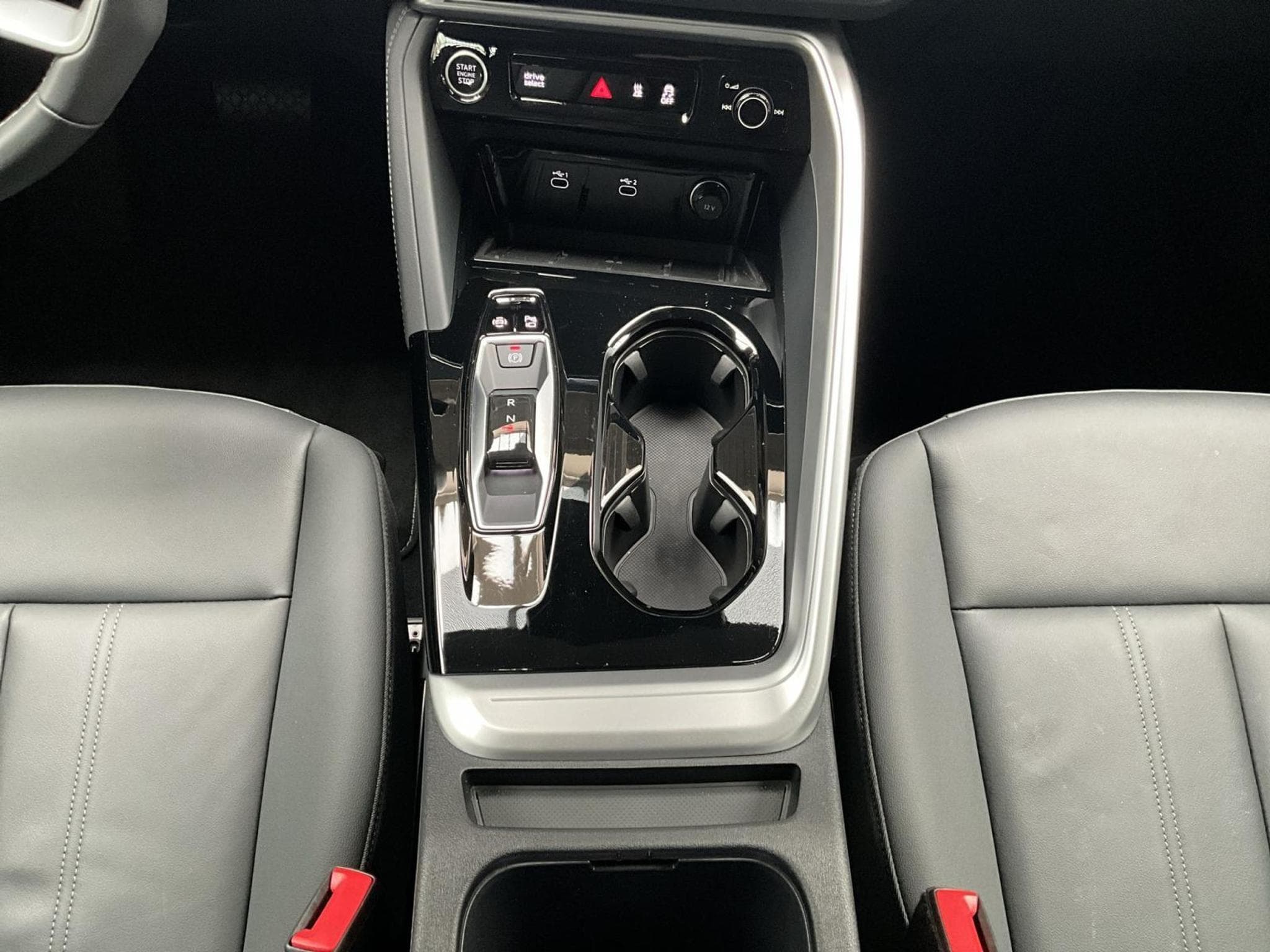 Audi Q5 Tech-Plus+Quattro+S-Tronic+P.Business+AHK+LM18+StandH. (2025) - Photo 12