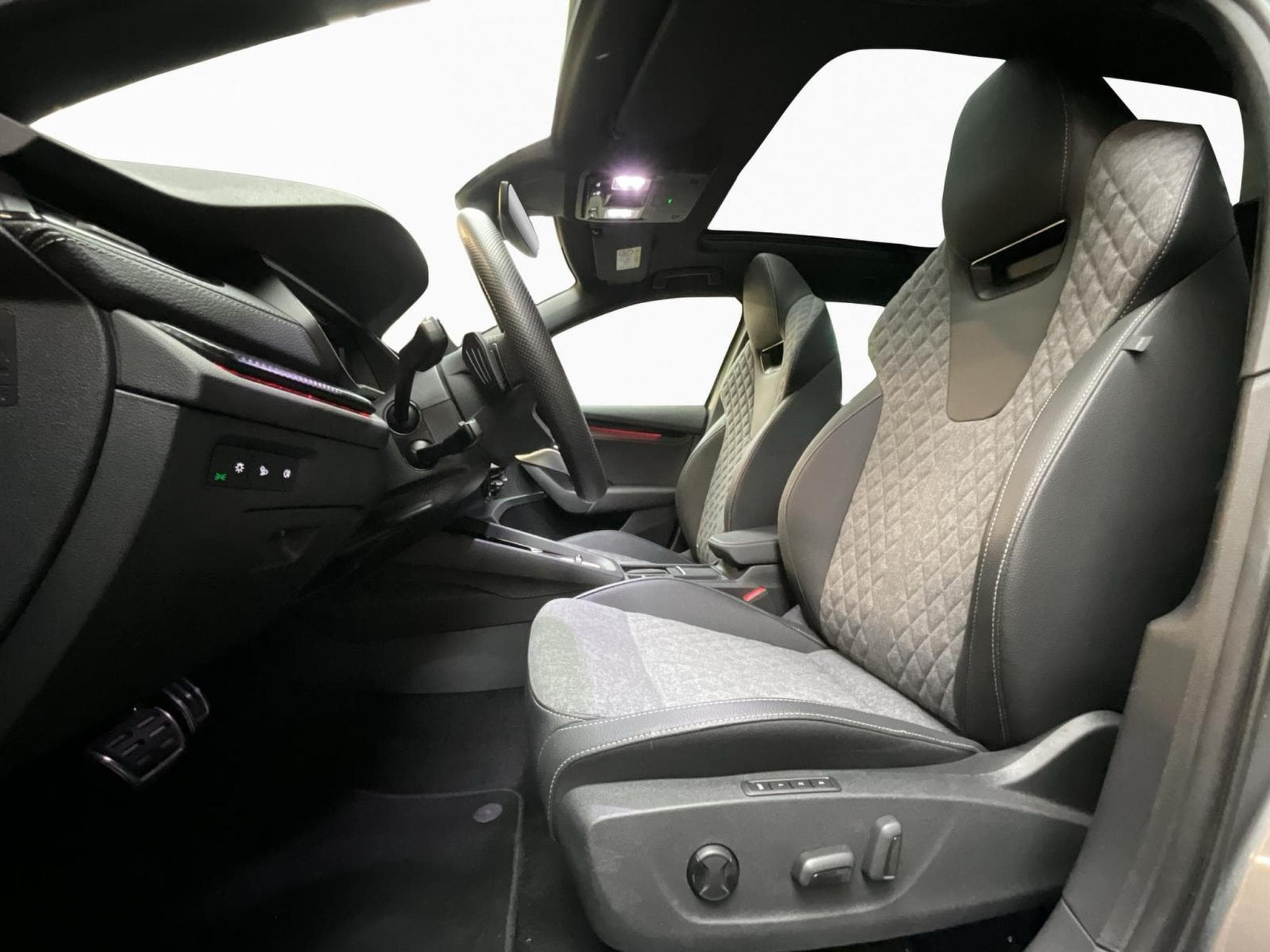 Skoda Octavia Sportline+DSG+P.Assisted+AHK+P:Confort+Pano (2025) - Foto 9