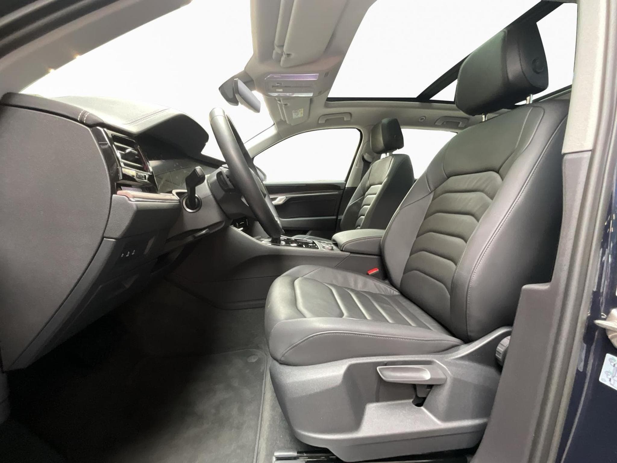 VW Touareg Elegance+V6TDI+4Motion+AHK+Pano+Navi+Led (2024) - Foto 9