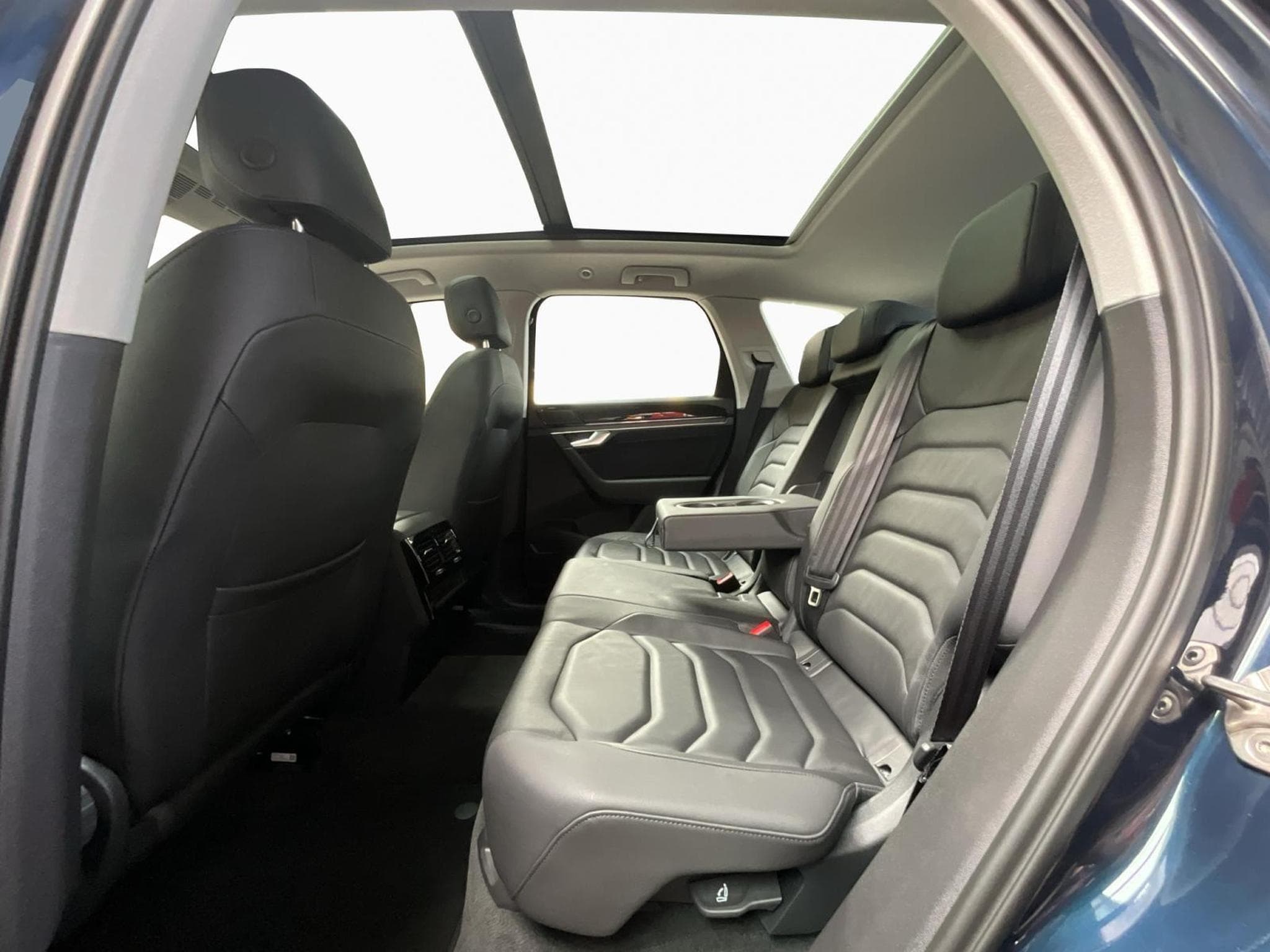 VW Touareg Elegance+V6TDI+4Motion+AHK+Pano+Navi+Led (2024) - Foto 16
