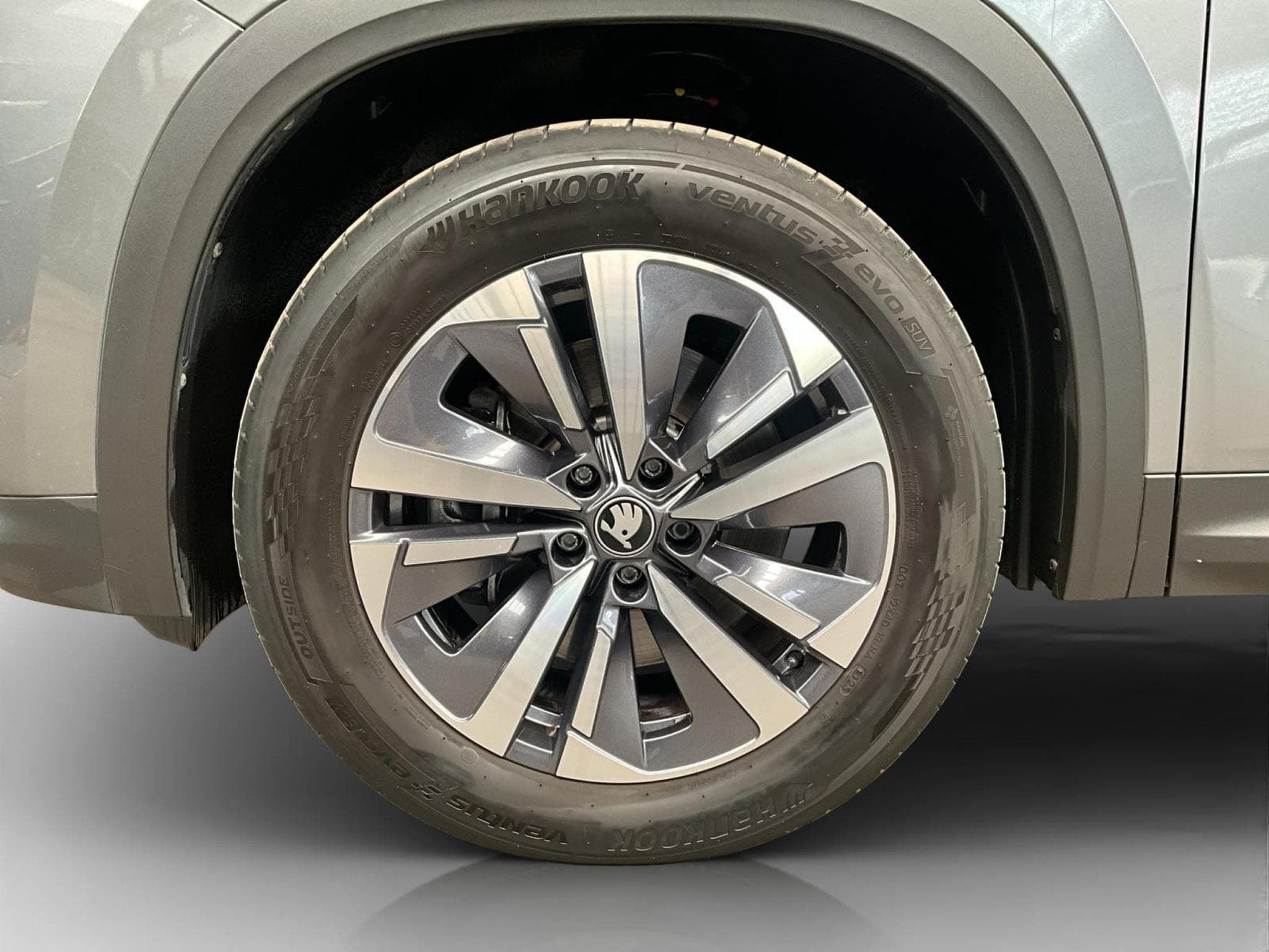 Skoda Kodiaq Selection+DSG+4x4+LM18+P.Convenience+AHK+Head-up+Pano (2025) - Foto 8
