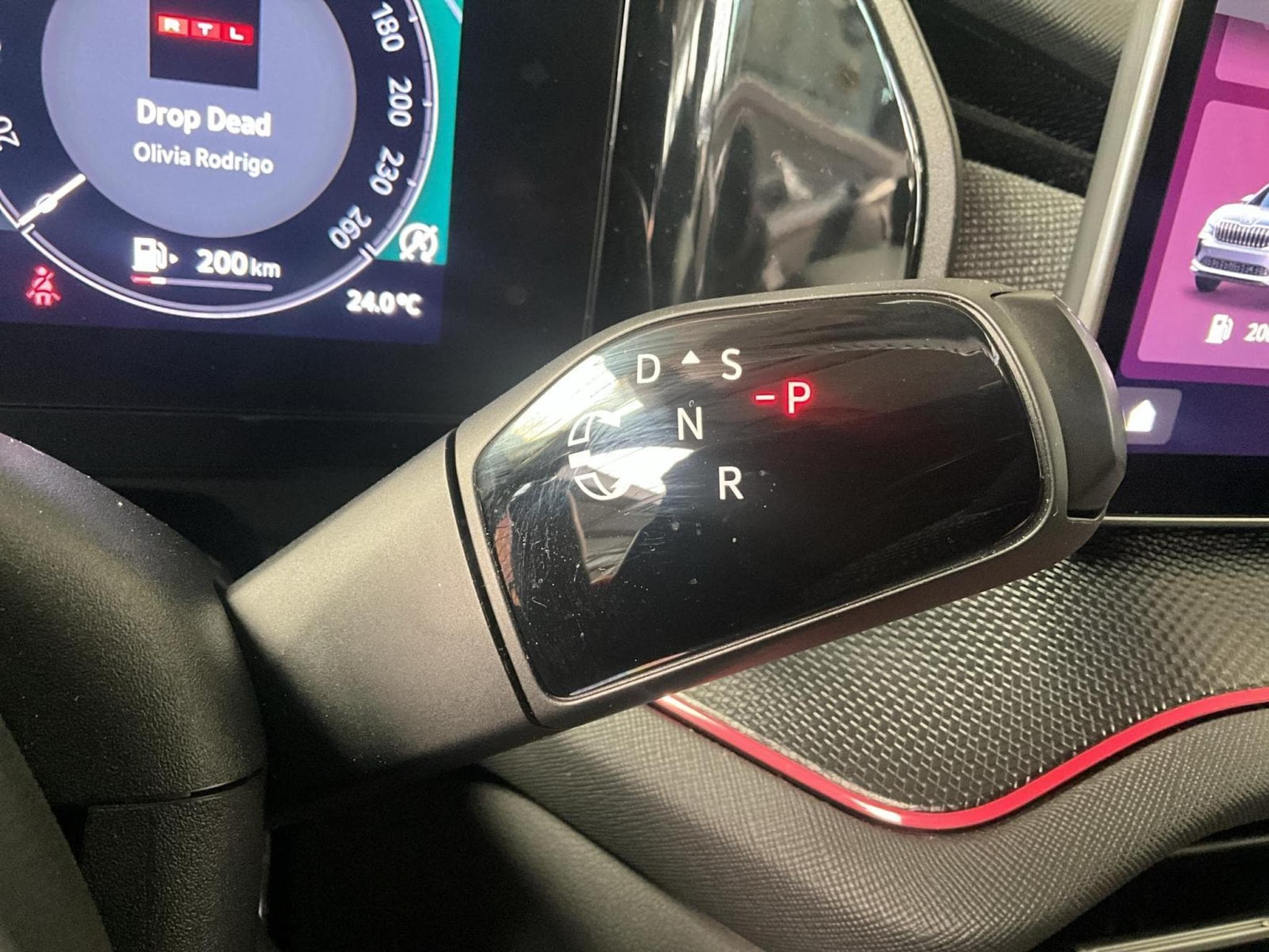 Skoda Kodiaq Selection+DSG+4x4+LM18+P.Convenience+AHK+Head-up+Pano (2025) - Foto 12