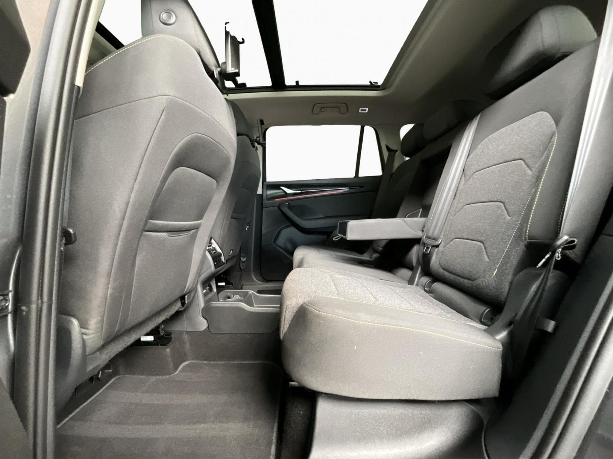 Skoda Kodiaq Selection+DSG+4x4+LM18+P.Convenience+AHK+Head-up+Pano (2025) - Foto 16