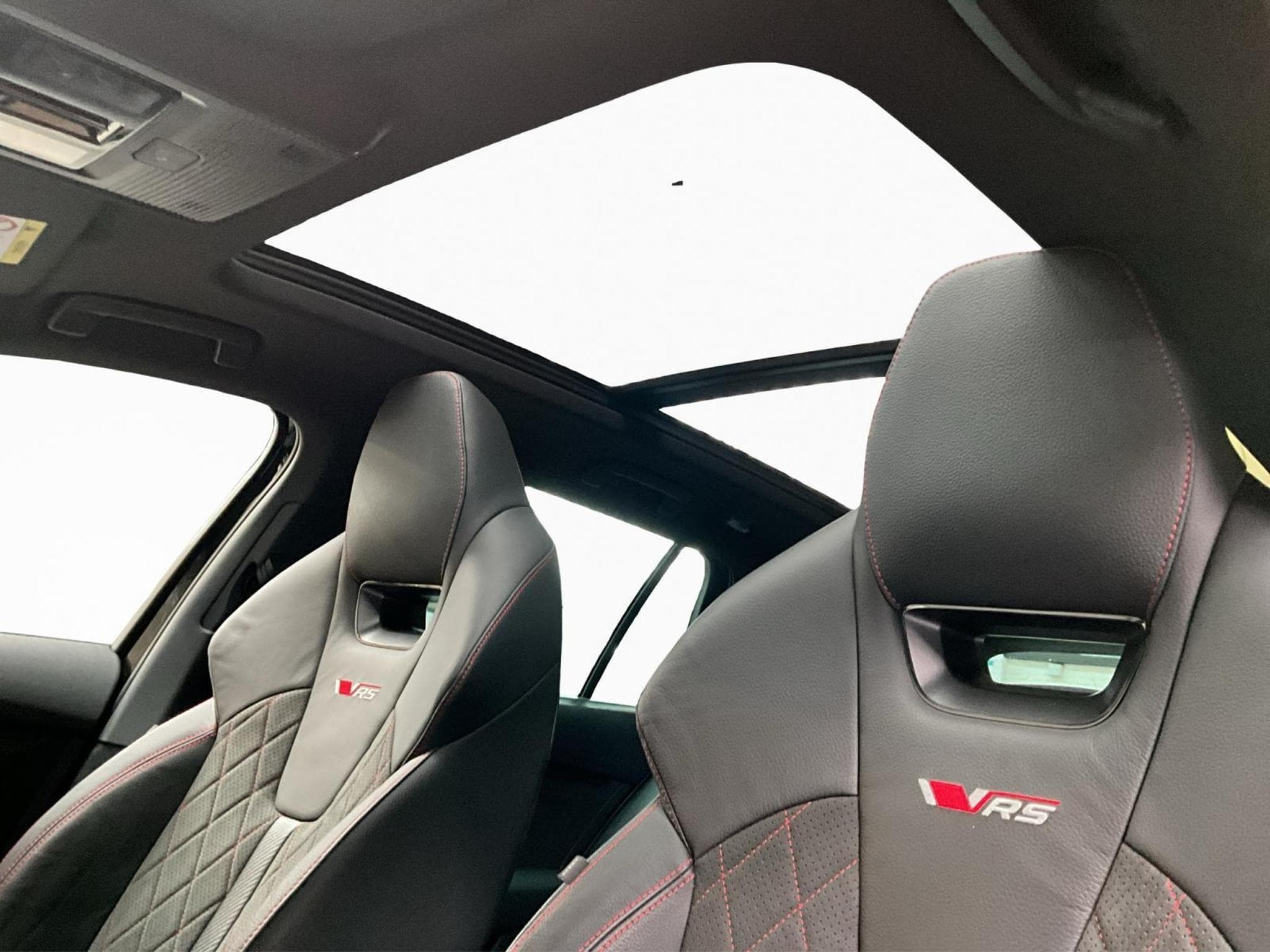 Skoda Octavia Rs+DSG+P.Assisted+Design-Suedia+AHK+Pano+360° (2025) - Foto 15