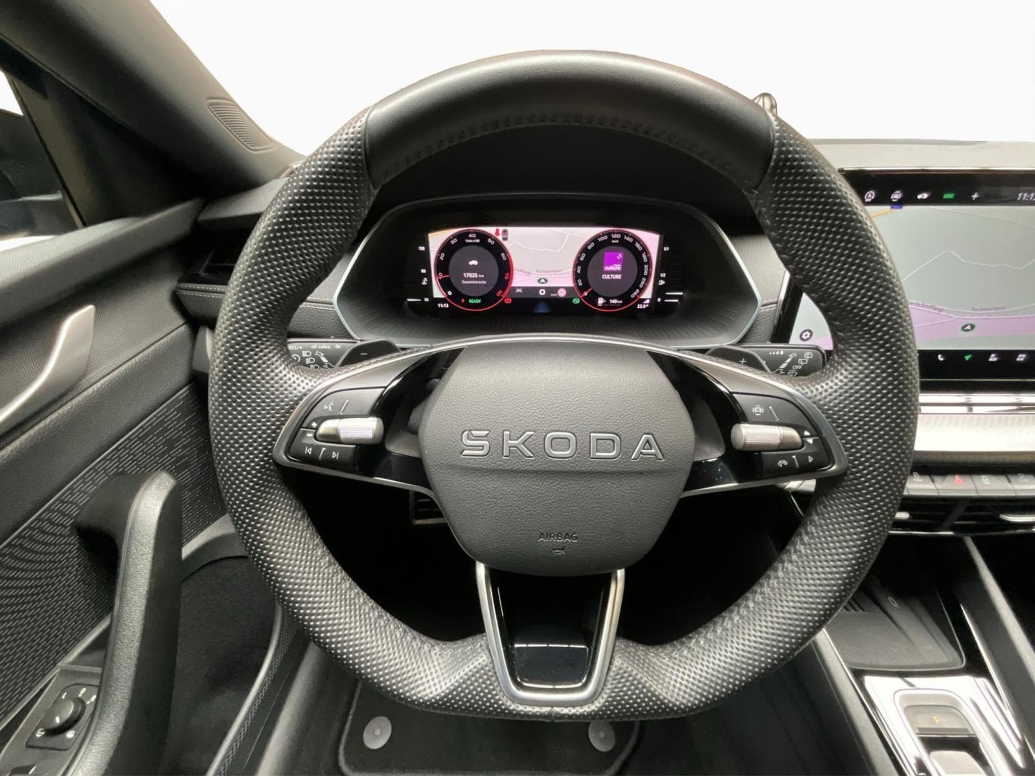 Skoda Octavia Sportline+DSG+Led+Navi+LM18+P.Sommeil (2025) - Foto 10