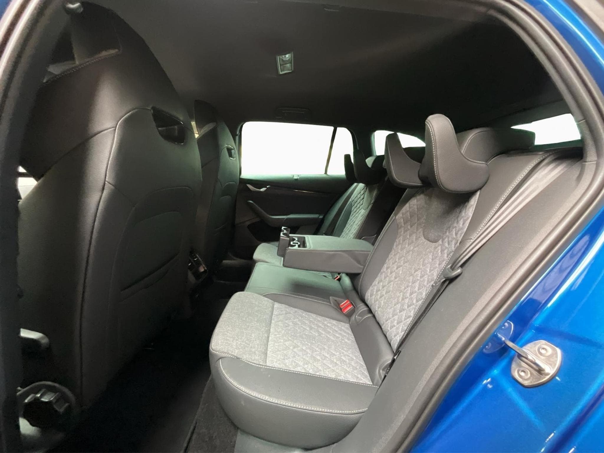 Skoda Octavia Sportline+DSG+Led+Navi+LM18+P.Sommeil (2025) - Foto 15