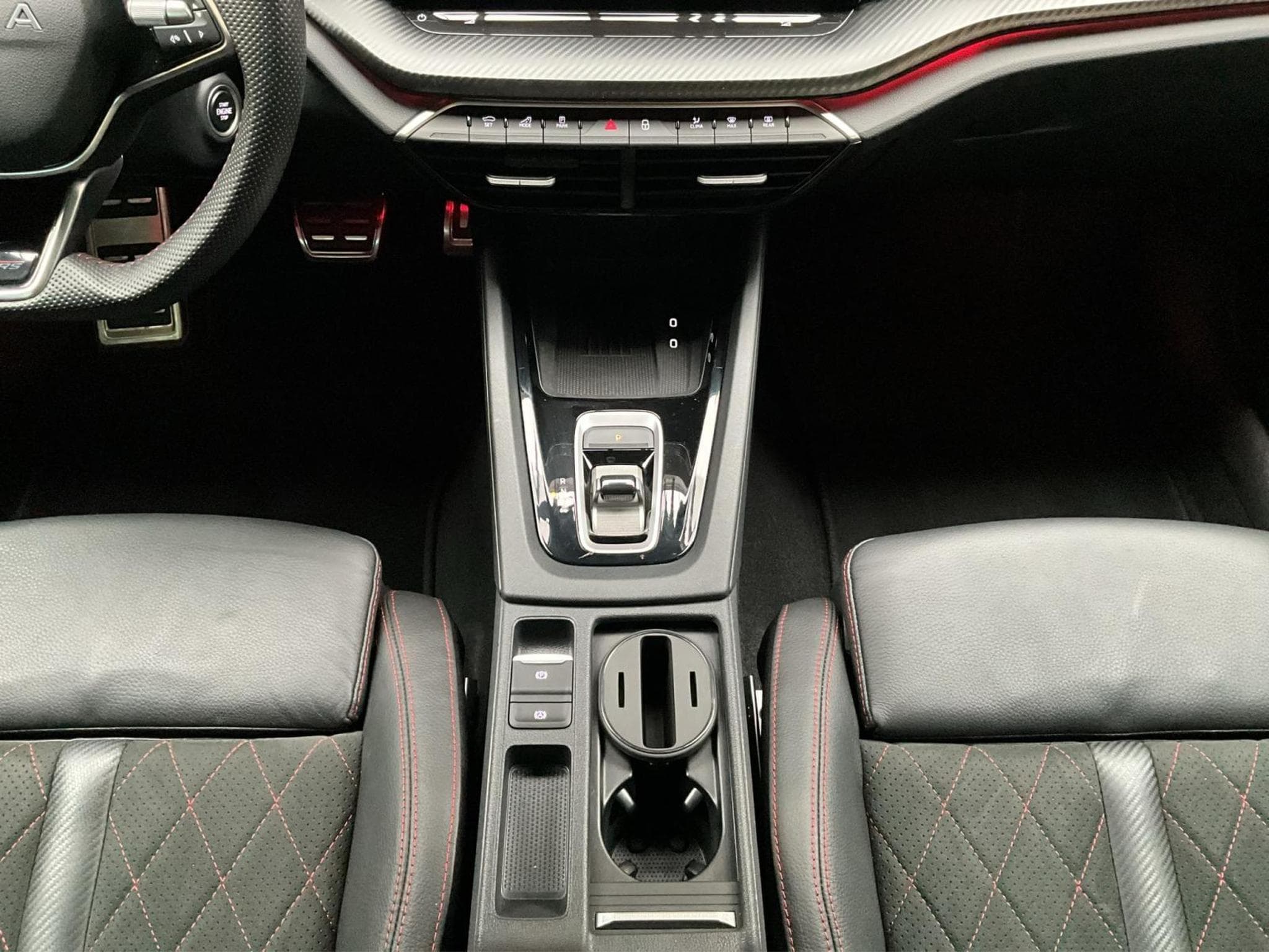 Skoda Octavia RS+DSG+Standh.+LM19+AHK+ConformePremium+Pano (2025) - Foto 12