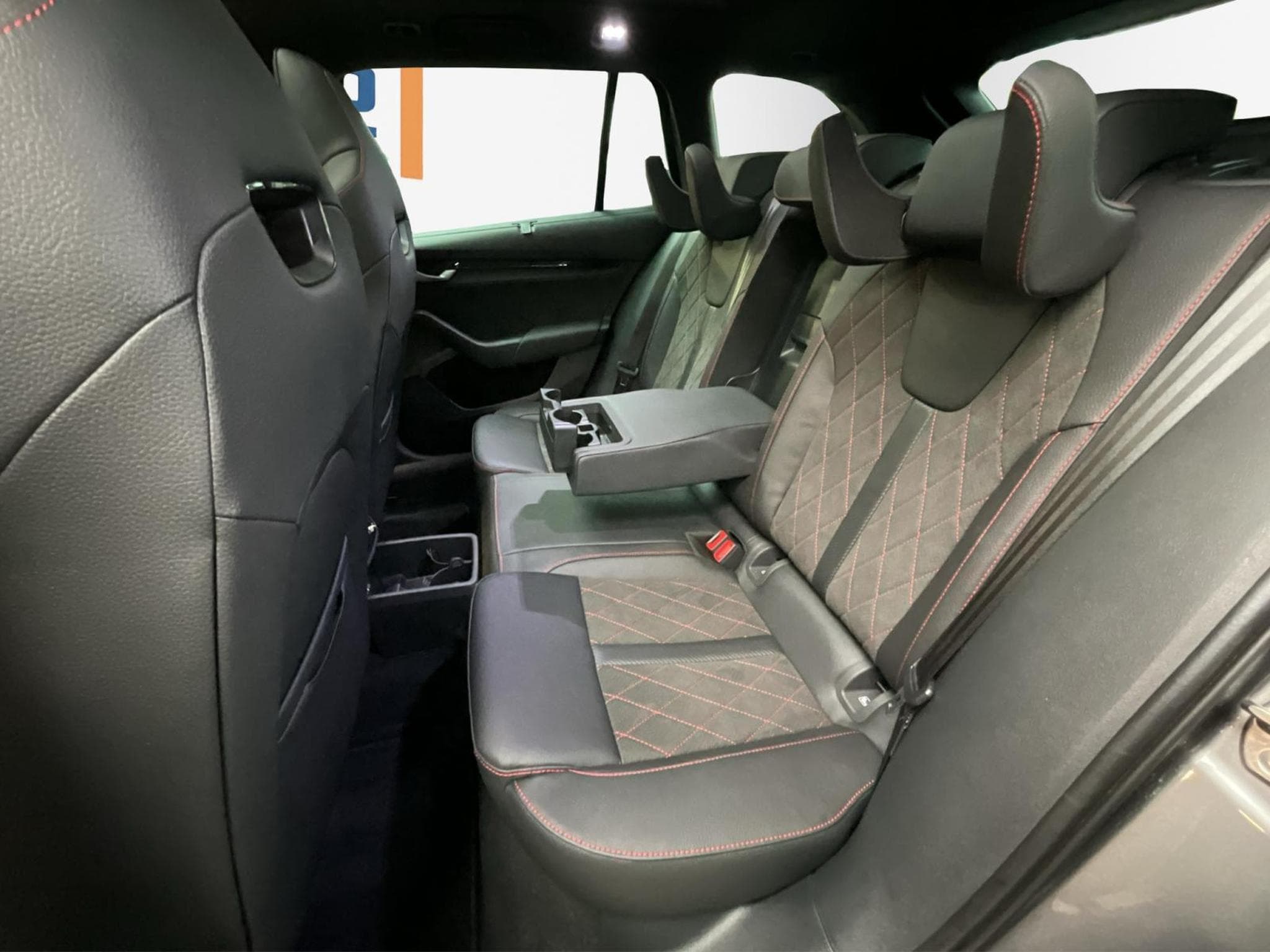 Skoda Octavia RS+DSG+Standh.+LM19+AHK+ConformePremium+Pano (2025) - Foto 16