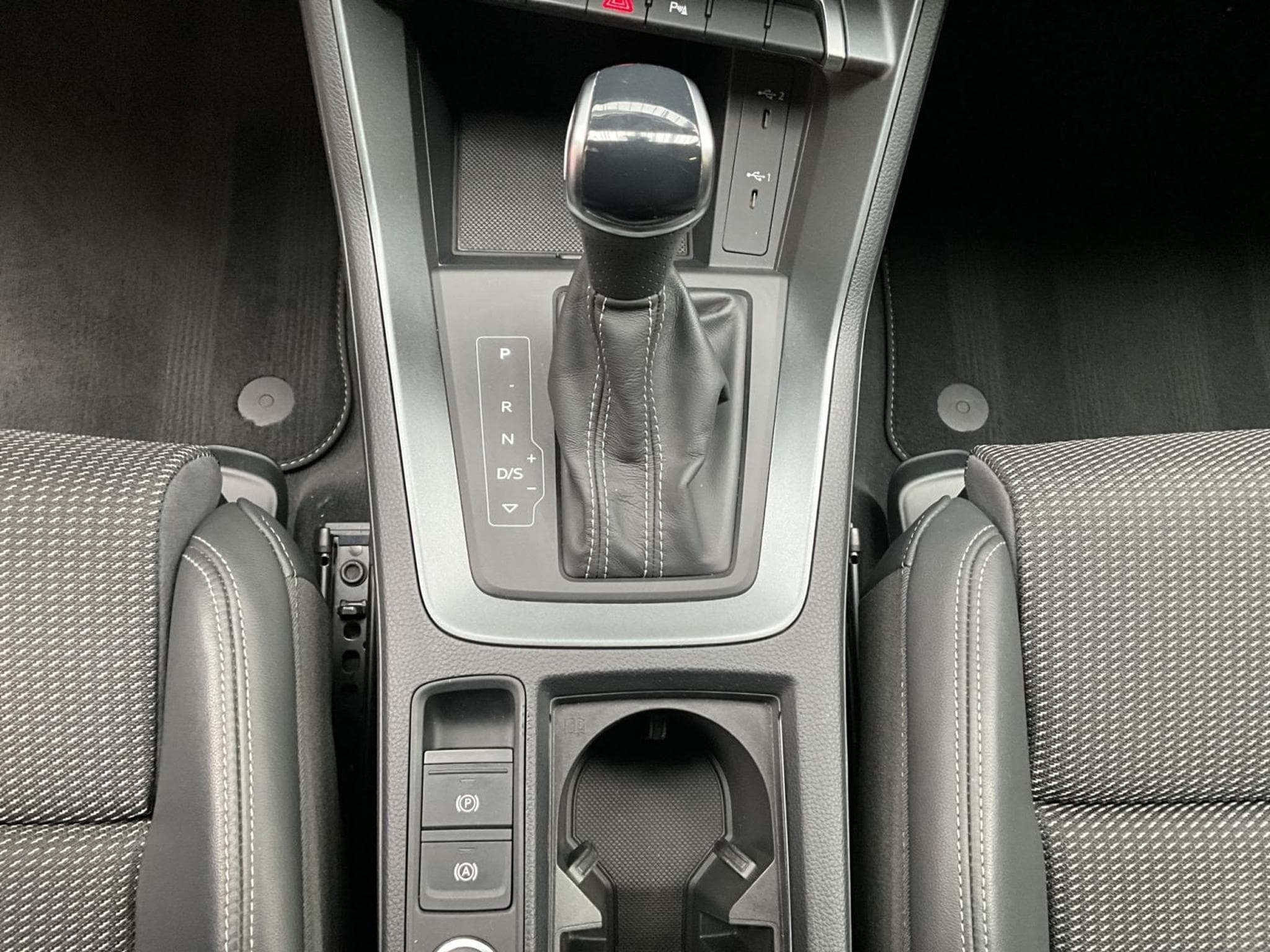 Audi Q3 SB+S-line+S-Tronic+35TFSI+P.Premium+AHK+LED+NAVI (2024) - Foto 12