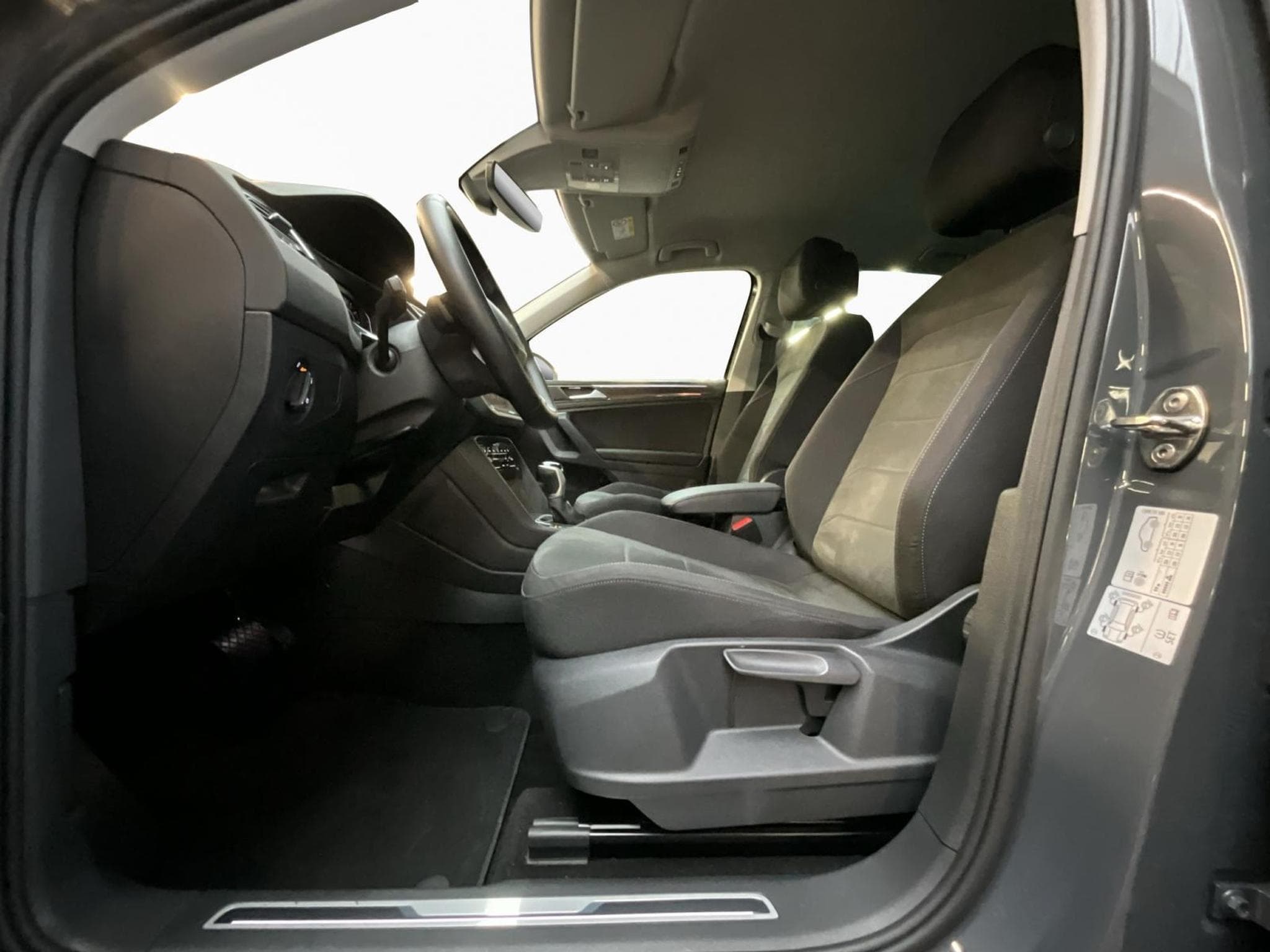 VW Tiguan Elegance+DSG+Led+Navi+DAB (2023) - Foto 9