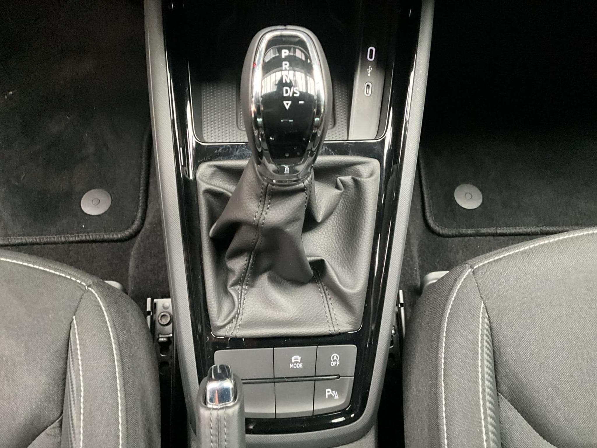 Skoda Kamiq Monte-carlo+DSG+P.Assisted+P.Park&Go+LED+NAVI (2025) - Foto 12