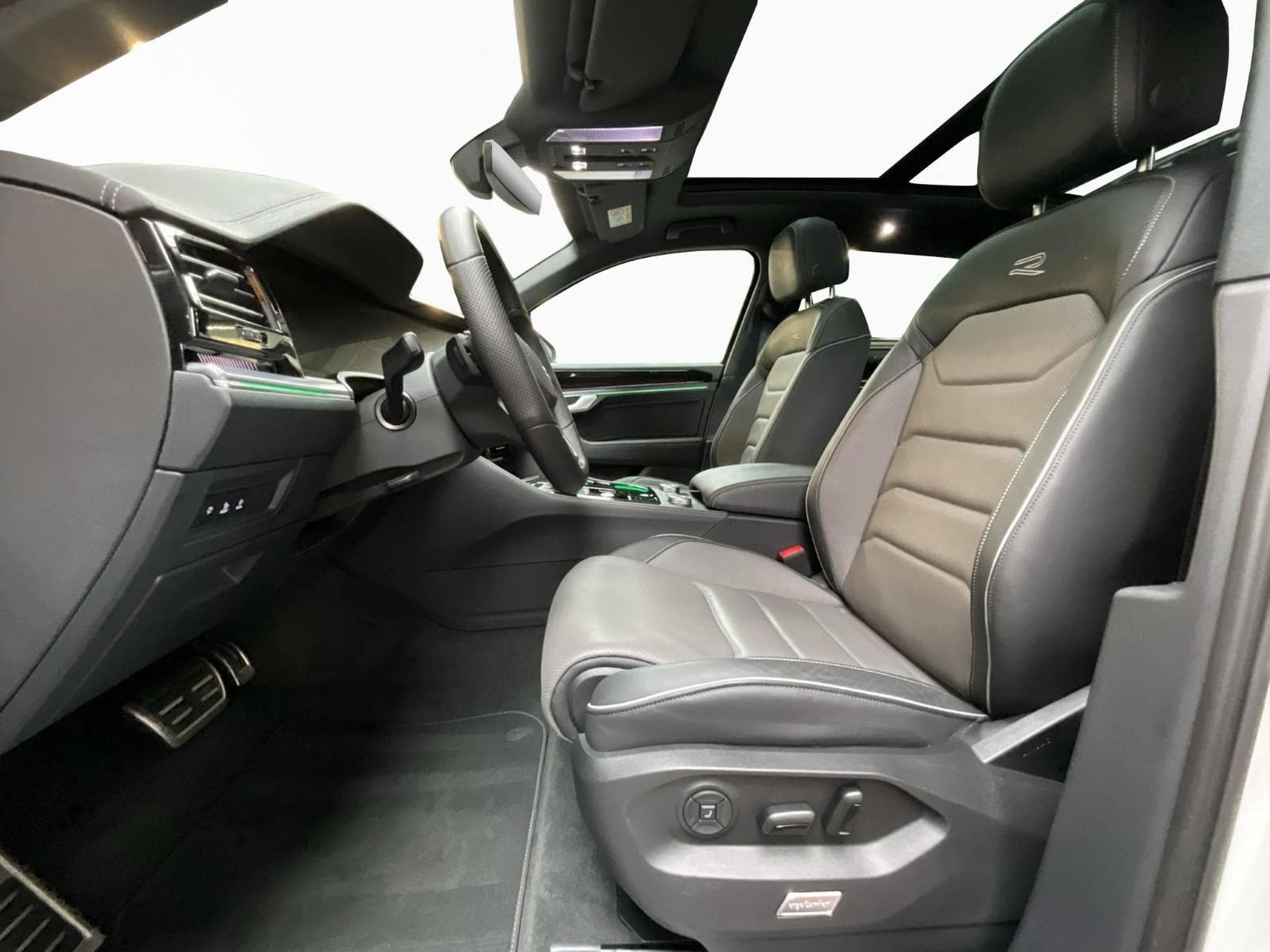 VW Touareg R-Line+Aut8+4Motion+FINAL-EDITION+Black-Style+StandHeizung (2026) - Foto 9