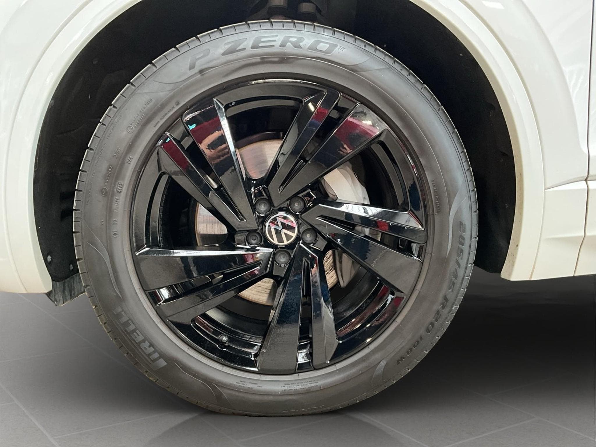 VW Touareg R-Line+Aut8+4Motion+FINAL-EDITION+Black-Style+StandHeizung (2026) - Foto 8
