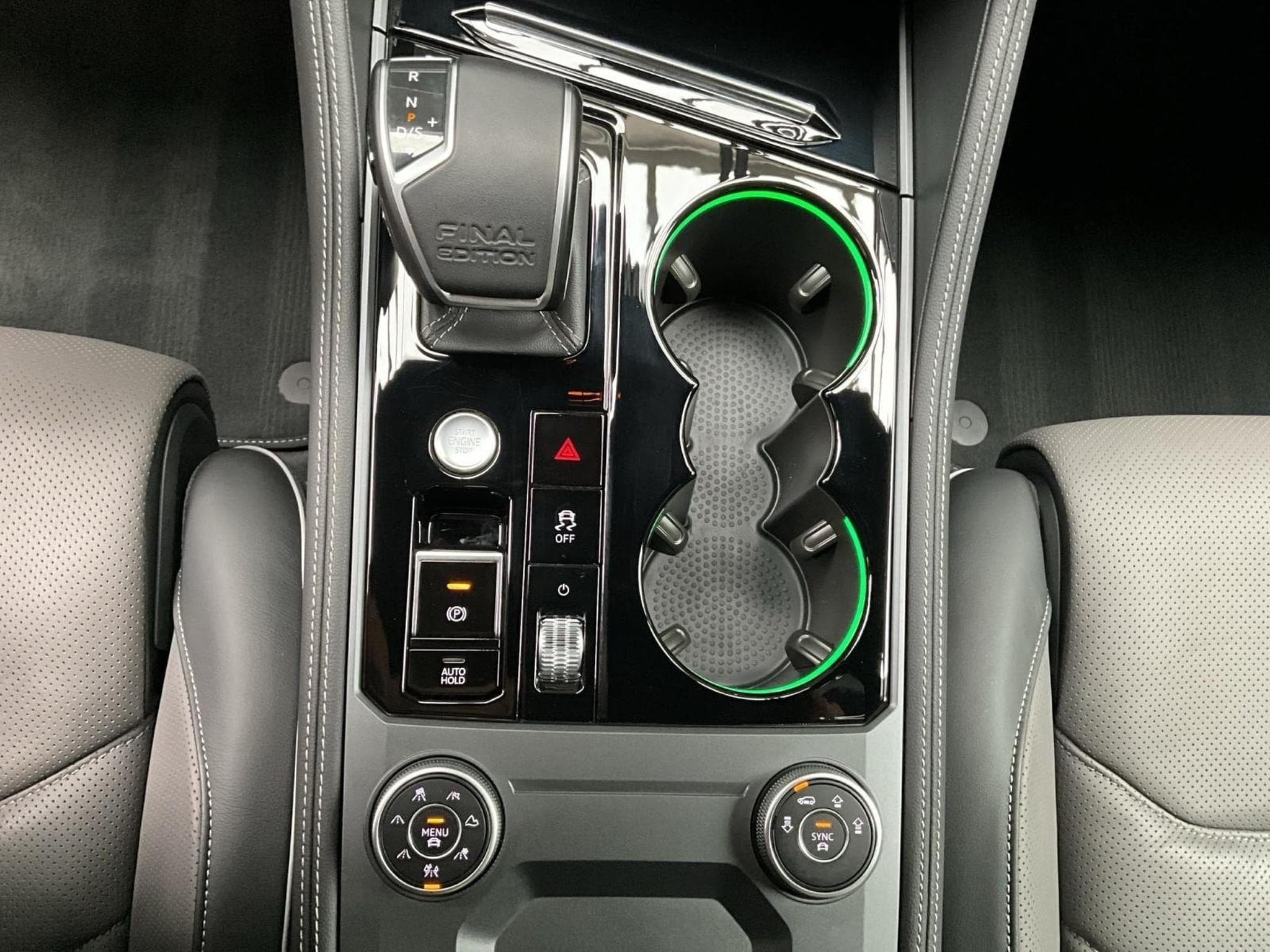 VW Touareg R-Line+Aut8+4Motion+FINAL-EDITION+Black-Style+StandHeizung (2026) - Foto 12