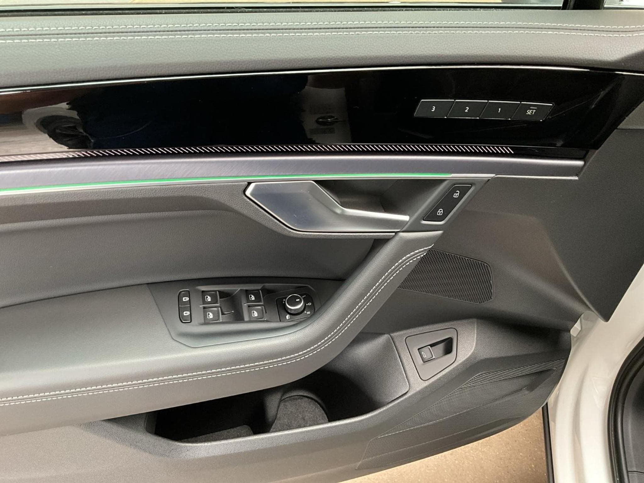 VW Touareg R-Line+Aut8+4Motion+FINAL-EDITION+Black-Style+StandHeizung (2026) - Foto 14
