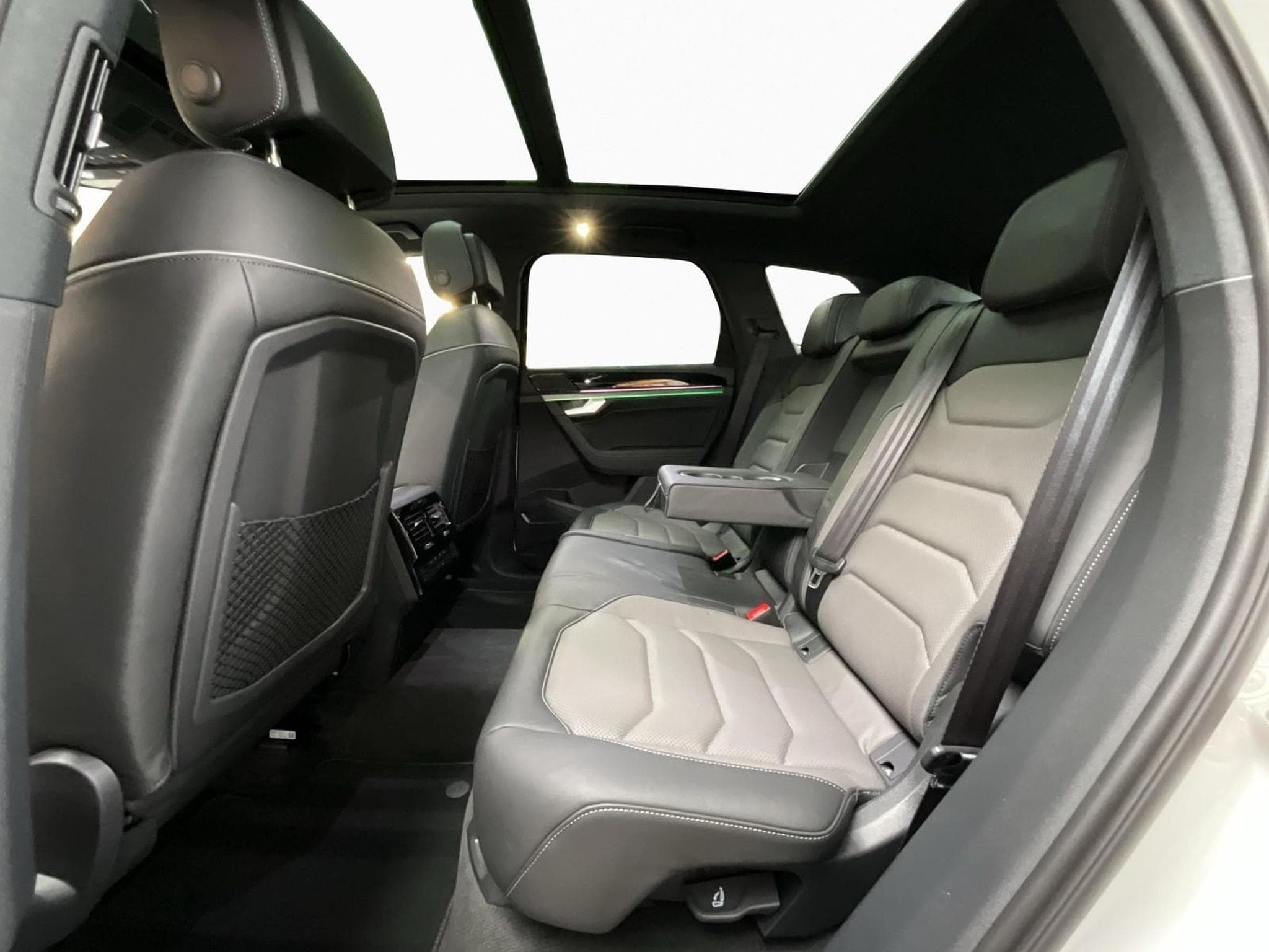 VW Touareg R-Line+Aut8+4Motion+FINAL-EDITION+Black-Style+StandHeizung (2026) - Foto 16