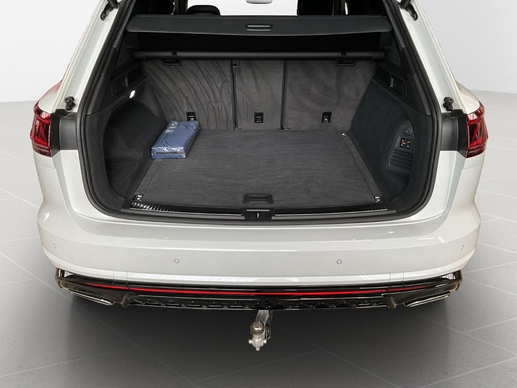 VW Touareg R-Line+Aut8+4Motion+FINAL-EDITION+Black-Style+StandHeizung (2026) - Foto 17
