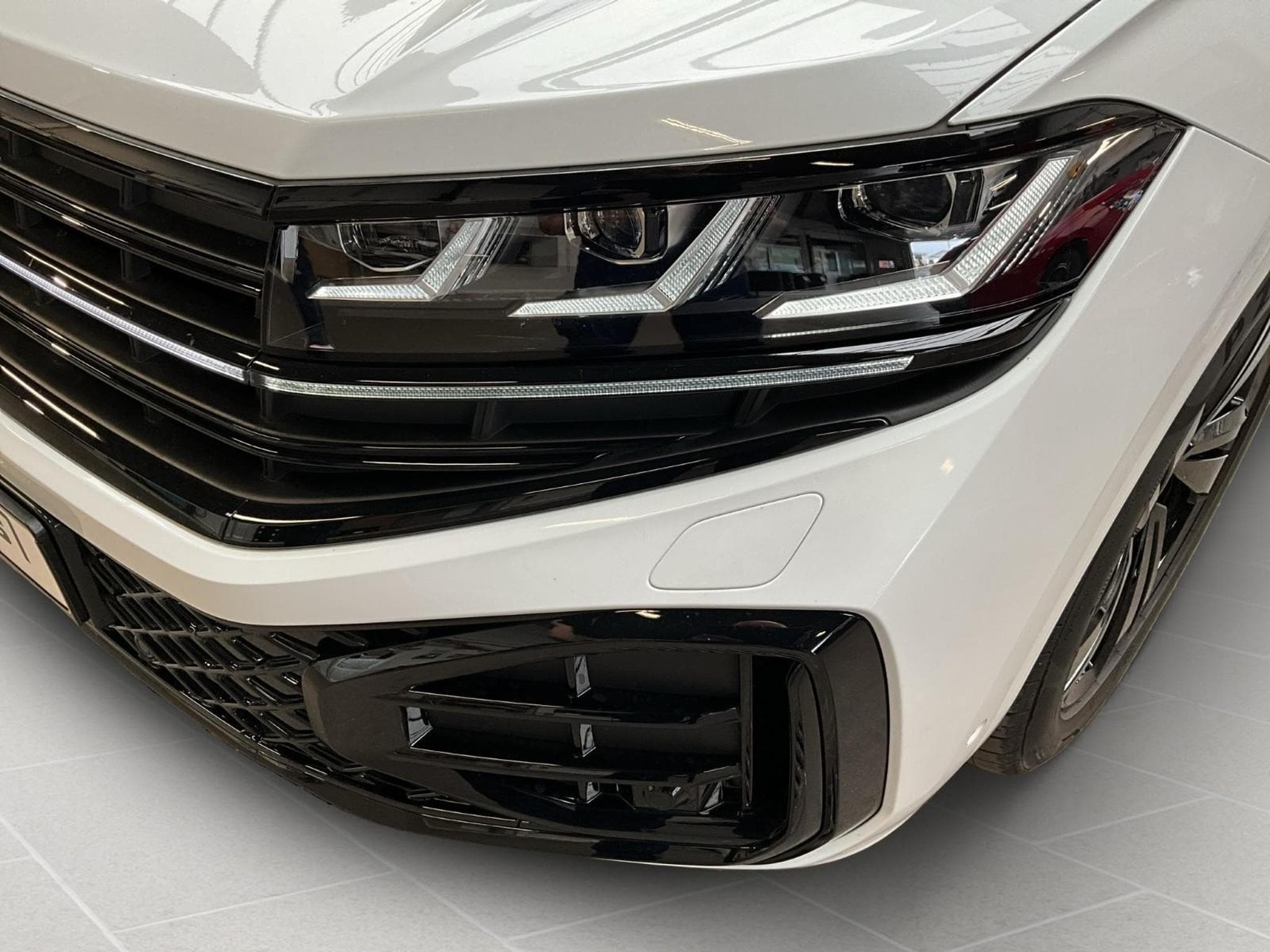 VW Touareg R-Line+Aut8+4Motion+FINAL-EDITION+Black-Style+StandHeizung (2026) - Foto 18