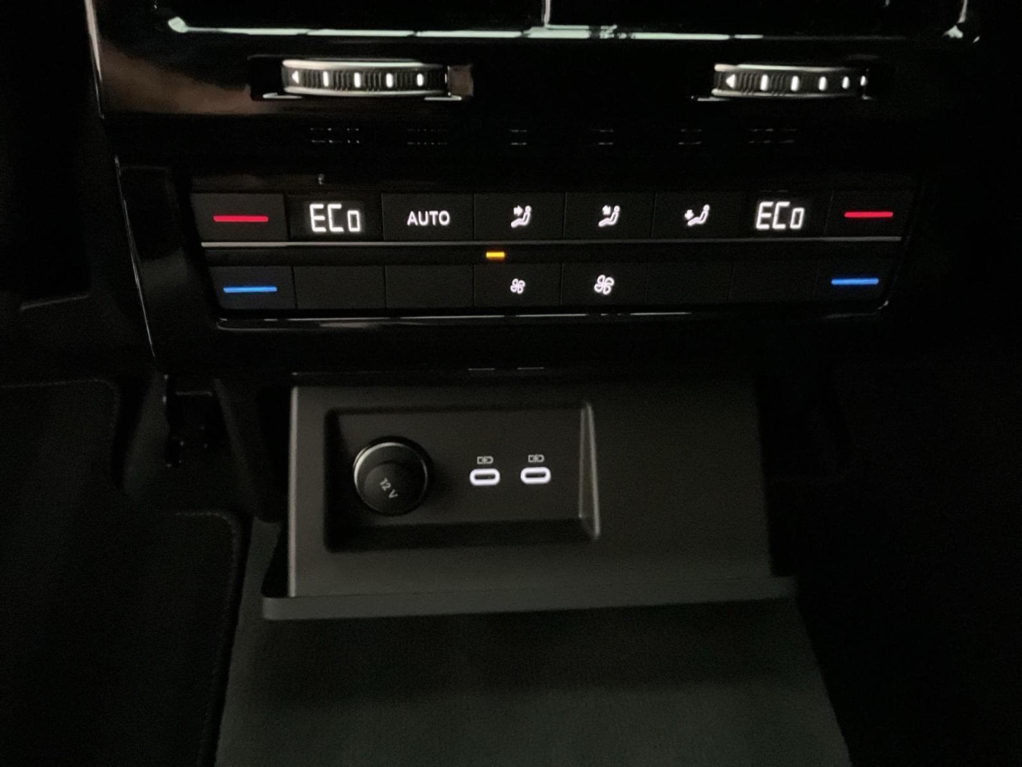 VW Touareg R-Line+Aut8+4Motion+FINAL-EDITION+Black-Style+StandHeizung (2026) - Foto 23
