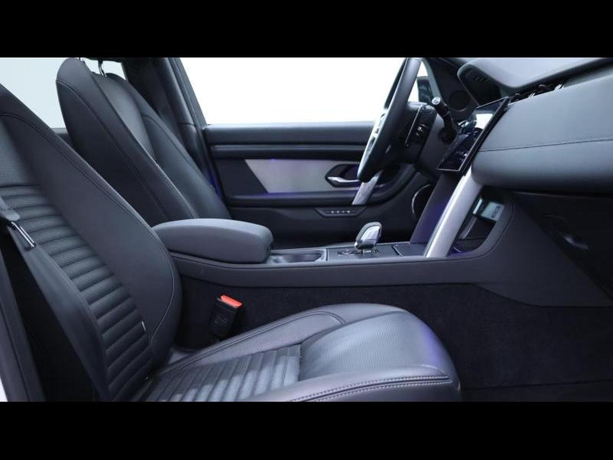 Land-Rover Discovery Sport D200 R-Dynamic SE (2024) - Foto 10