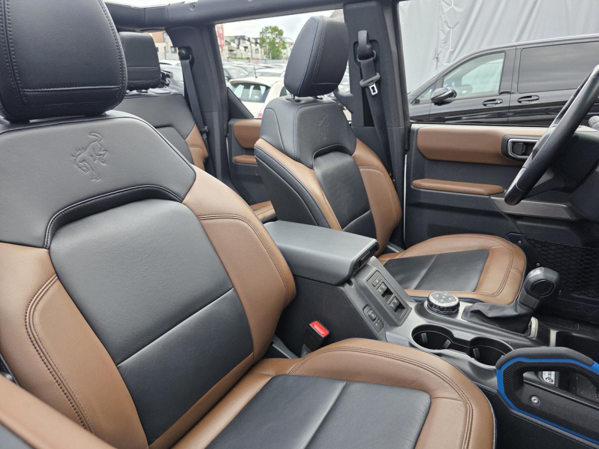 Ford Bronco 2.7i V6 OUTER BANKS SOFT-TOP CUIR NAVI (2023) - Foto 9