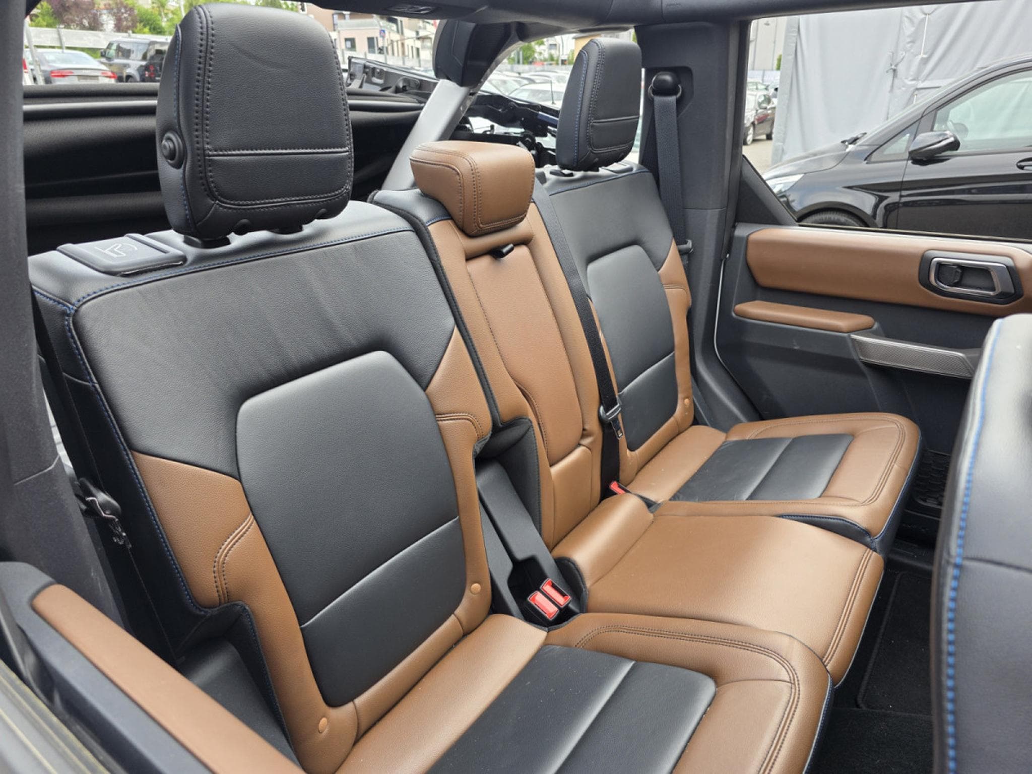 Ford Bronco 2.7i V6 OUTER BANKS SOFT-TOP CUIR NAVI (2023) - Foto 8