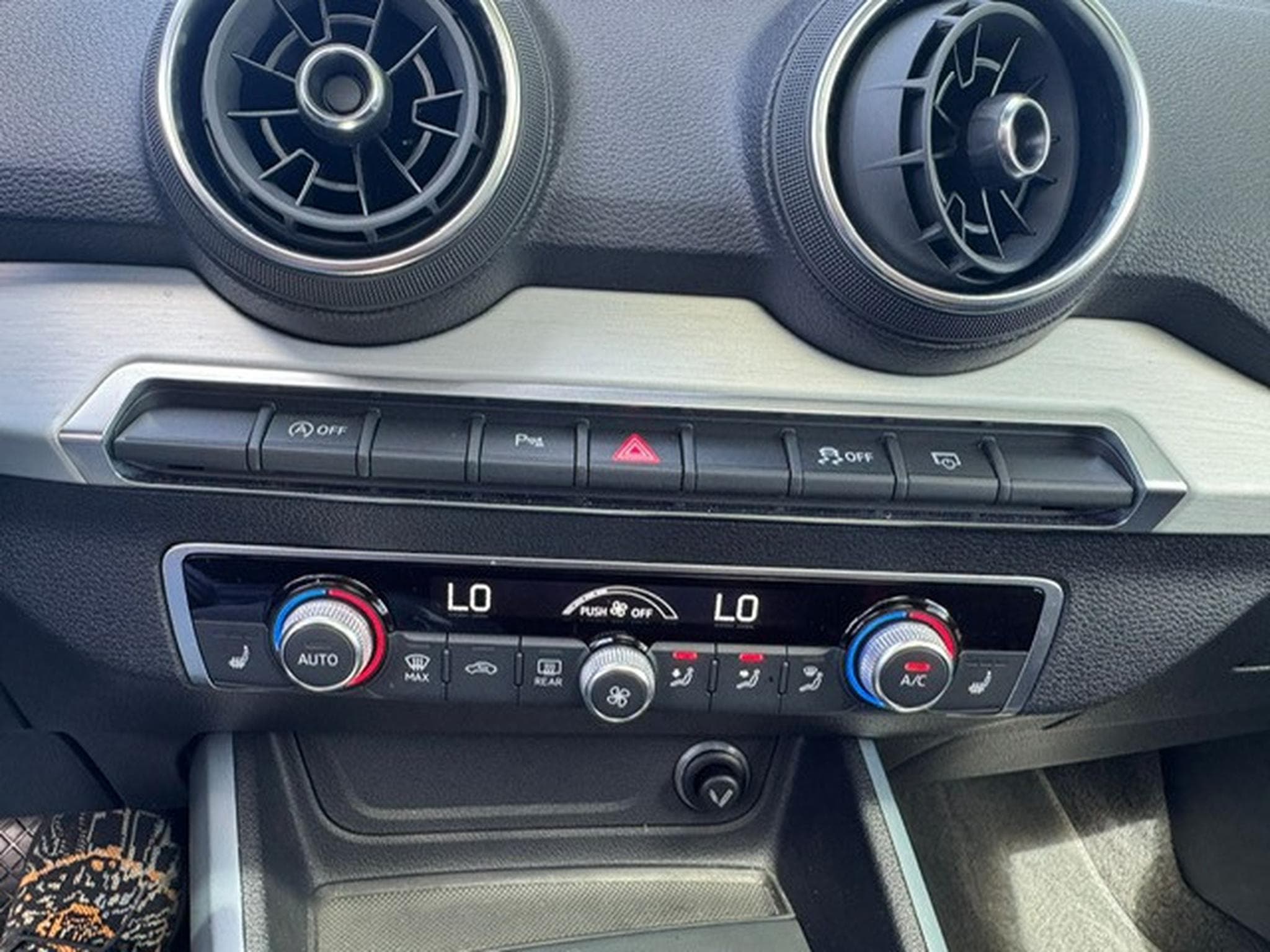 Audi Q2 AUDI Q2 40 TFSI QUATTRO S-LINE LEDER NAVI KAMERA LED PANORAM (2019) - Photo 18