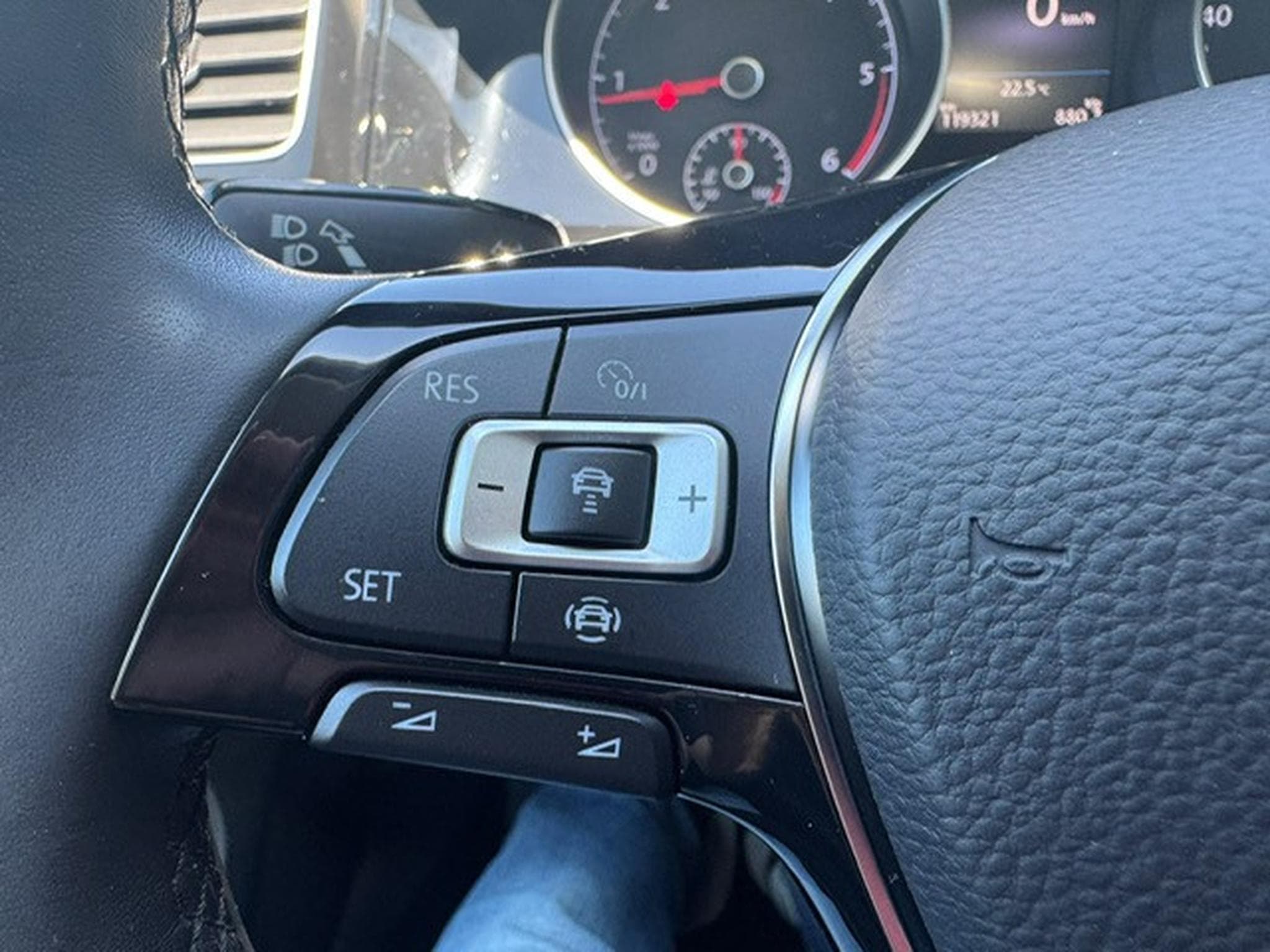 VW Golf VOLKSWAGEN Golf VII Lim. Highline LED+ACC+Tempomat (2019) - Foto 18
