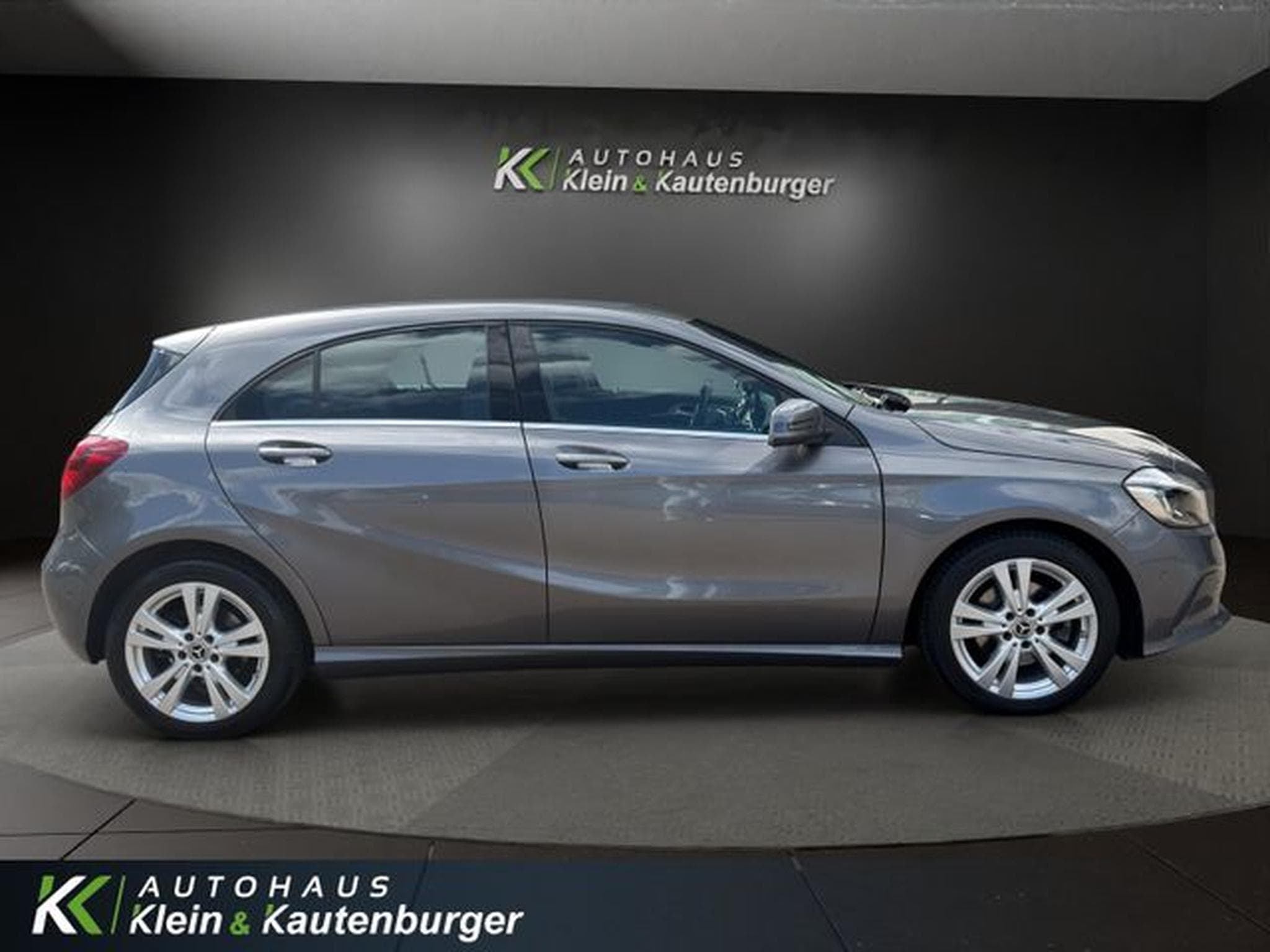 Mercedes A 180 A 180 URBAN+KAMERA+NAVI+LED +REGENSENS+PTS (2017) - Foto 4
